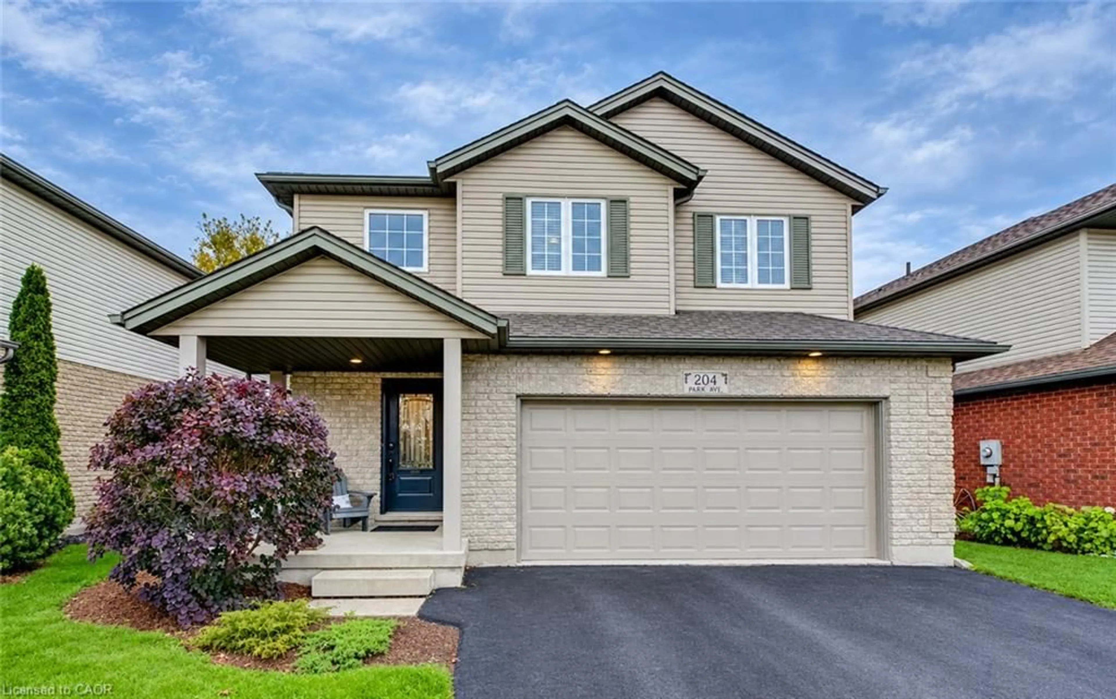 Home with vinyl exterior material, street for 204 Park Ave, Elmira Ontario N3B 3N3