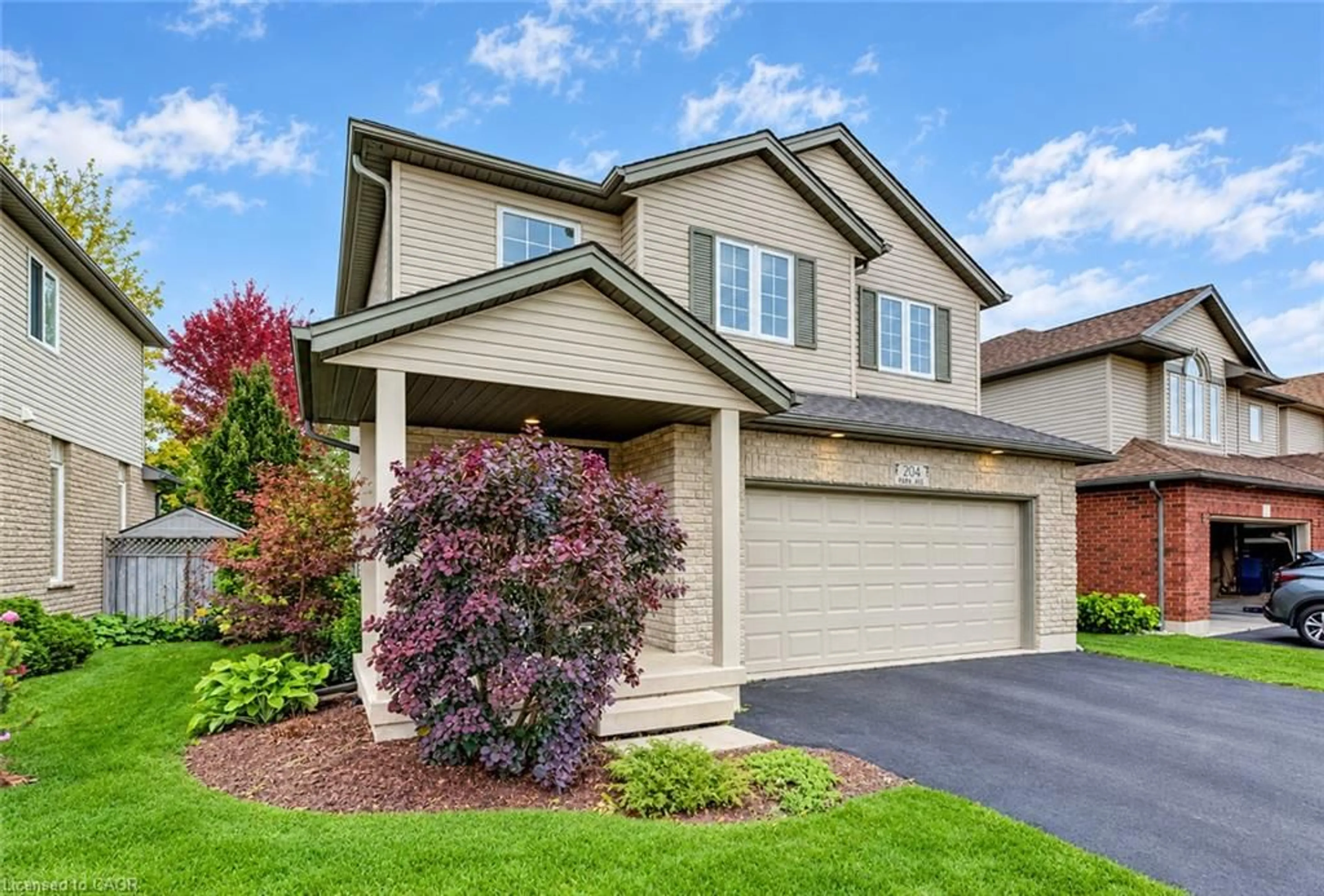 Home with vinyl exterior material, street for 204 Park Ave, Elmira Ontario N3B 3N3