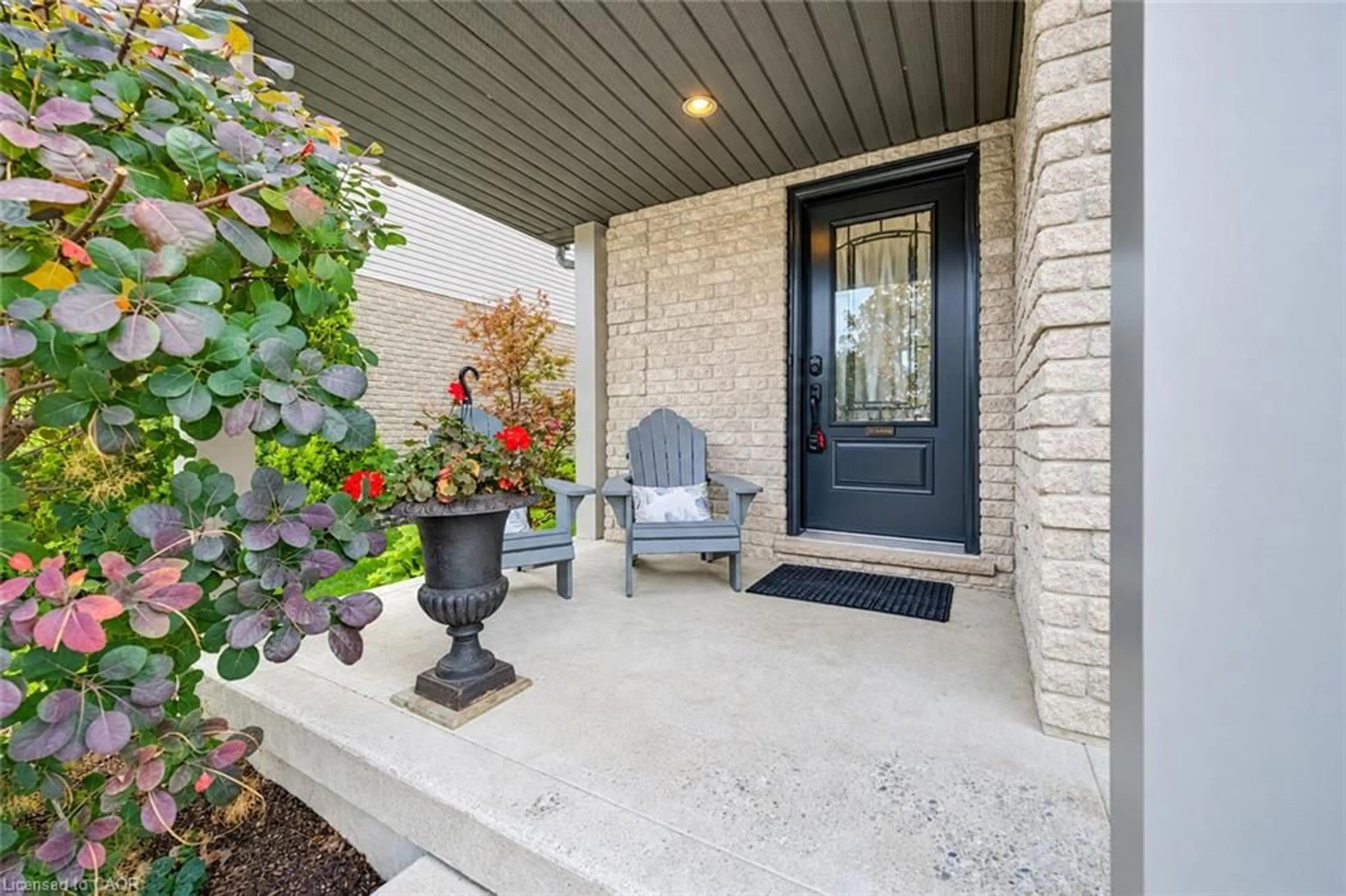Indoor entryway for 204 Park Ave, Elmira Ontario N3B 3N3