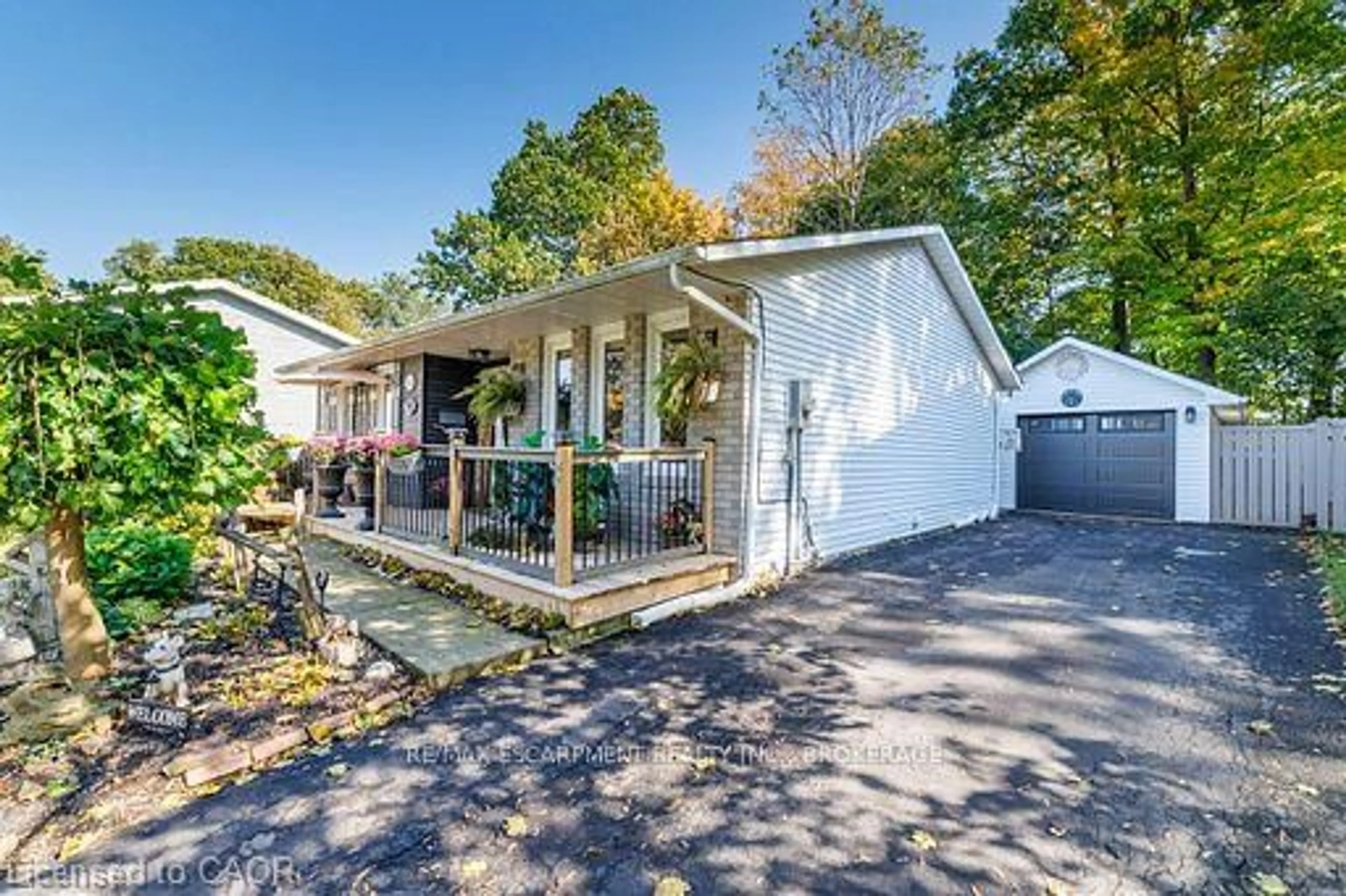 Unknown for 24 Inglewood Crt, Grimsby Ontario L3M 4S2