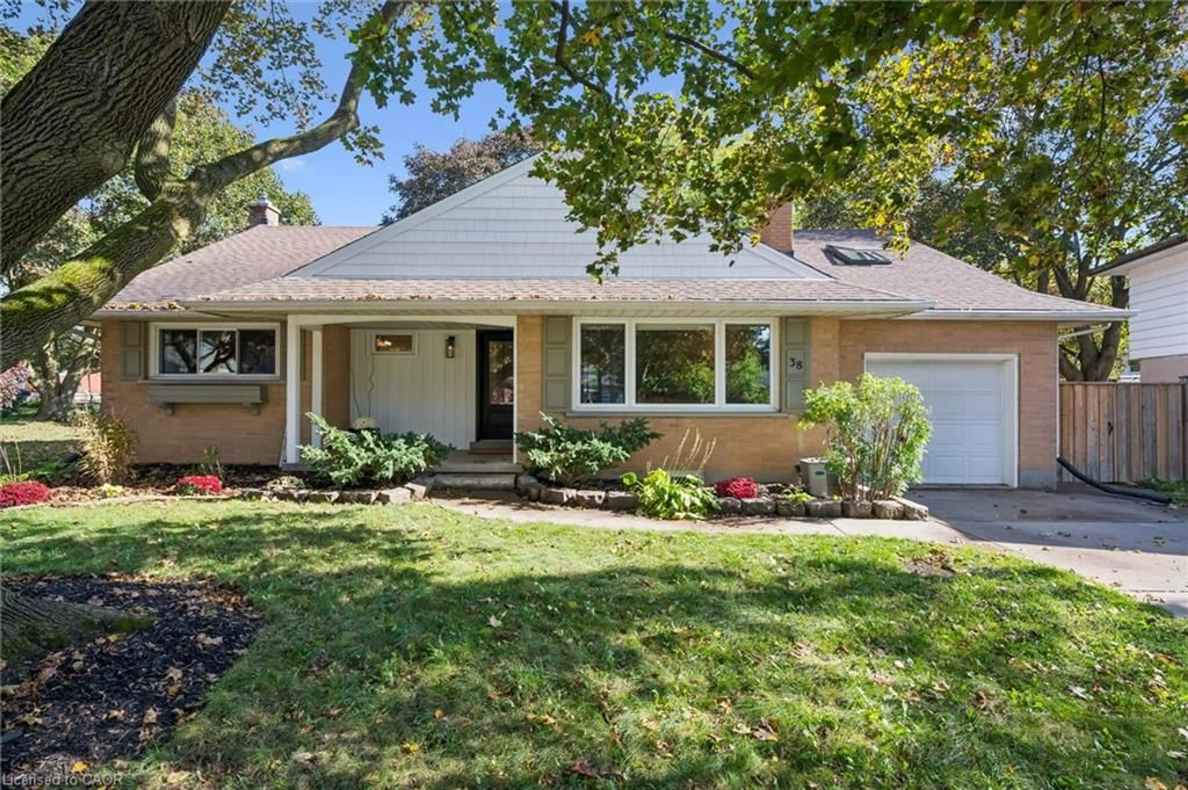 Home with vinyl exterior material, street for 38 Yule Pl, Kitchener Ontario N2B 2J8