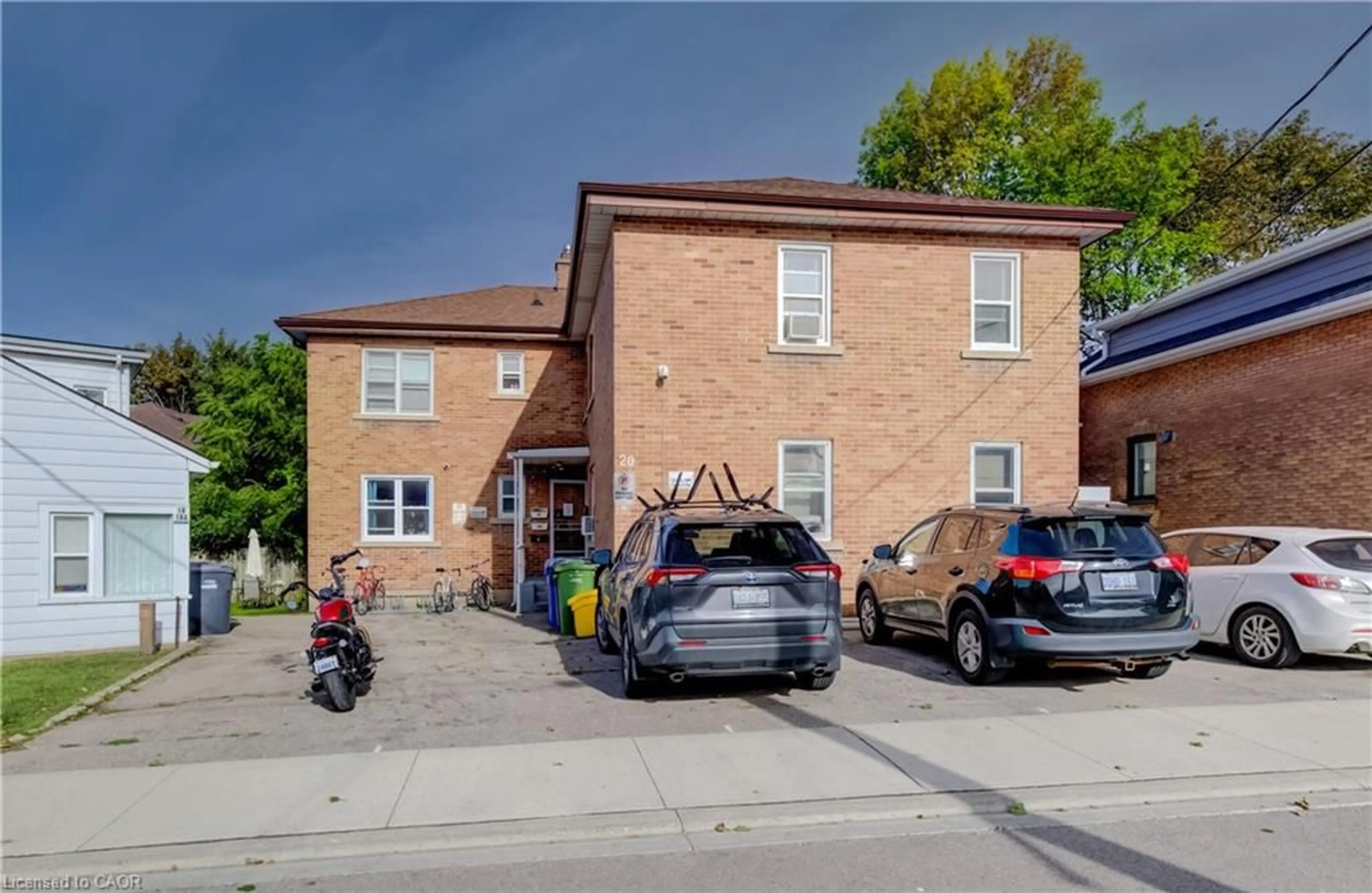 A pic from outside/outdoor area/front of a property/back of a property/a pic from drone, street for 172 Arthur St, Guelph Ontario N1E 5K6