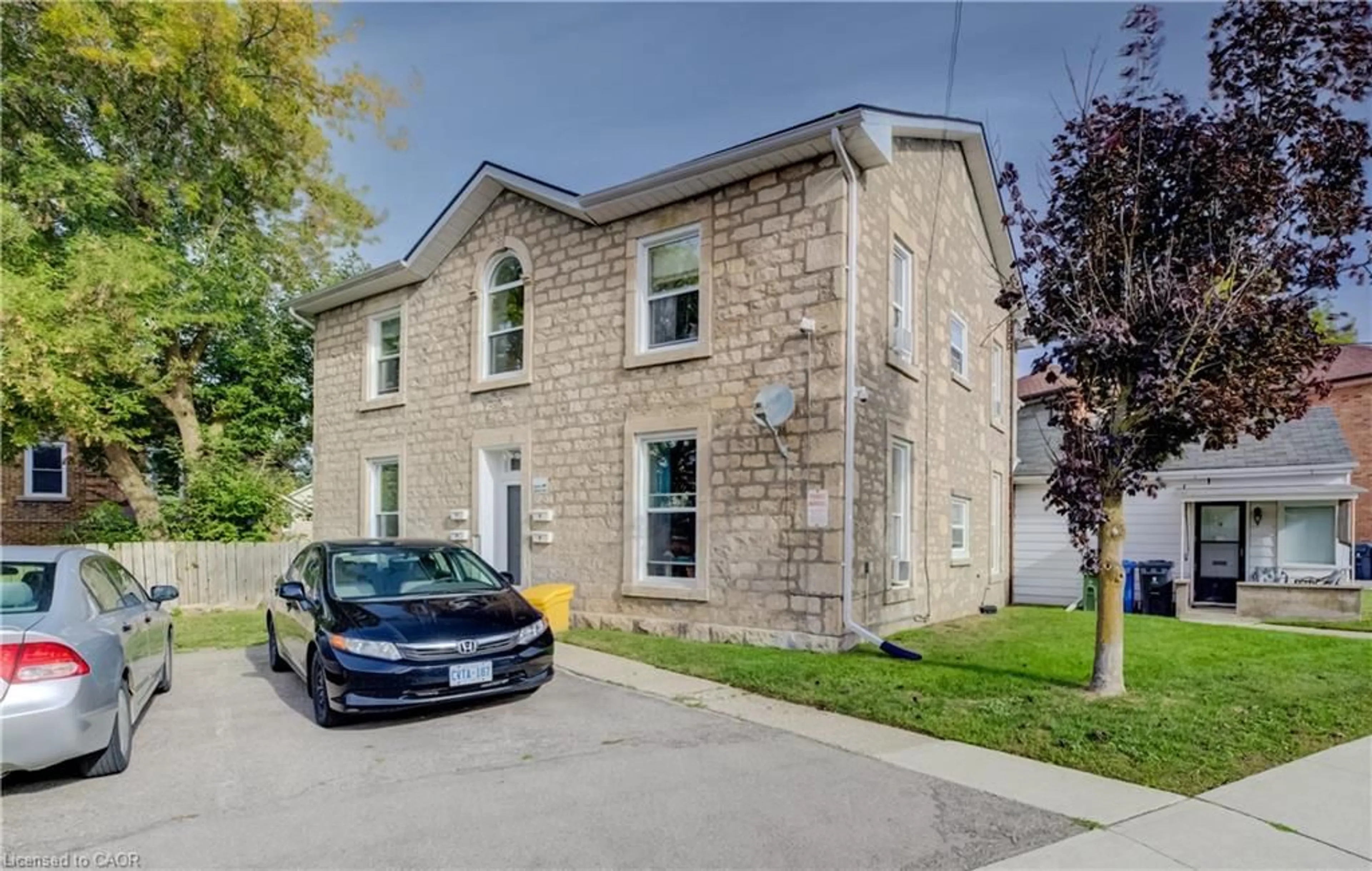 A pic from outside/outdoor area/front of a property/back of a property/a pic from drone, street for 172 Arthur St, Guelph Ontario N1E 5K6