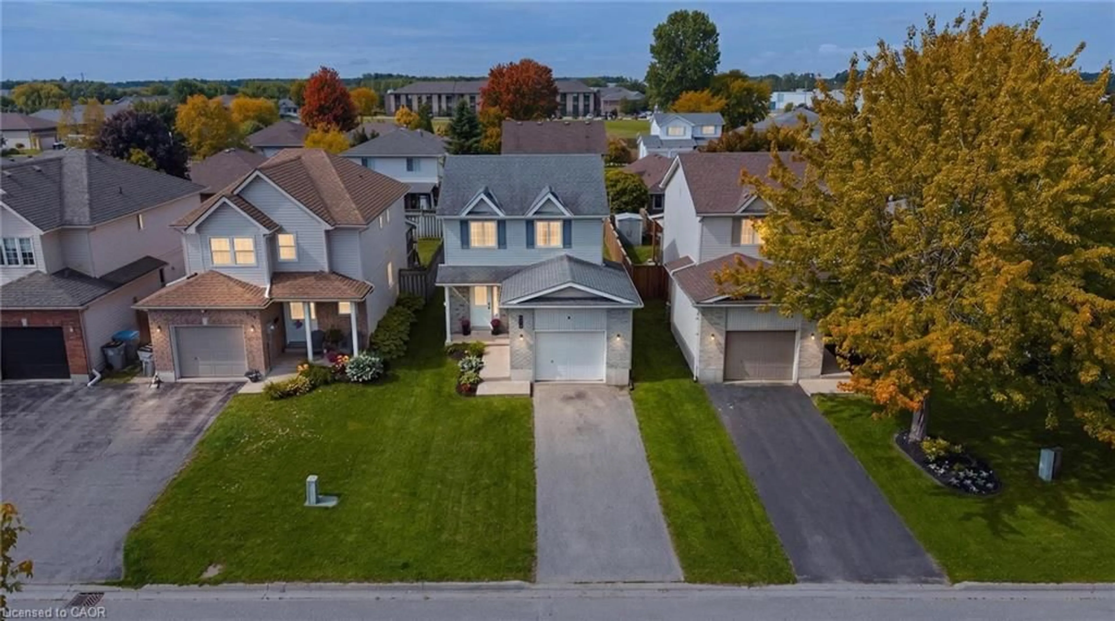 A pic from outside/outdoor area/front of a property/back of a property/a pic from drone, street for 770 Brock St, Listowel Ontario N4W 3T5