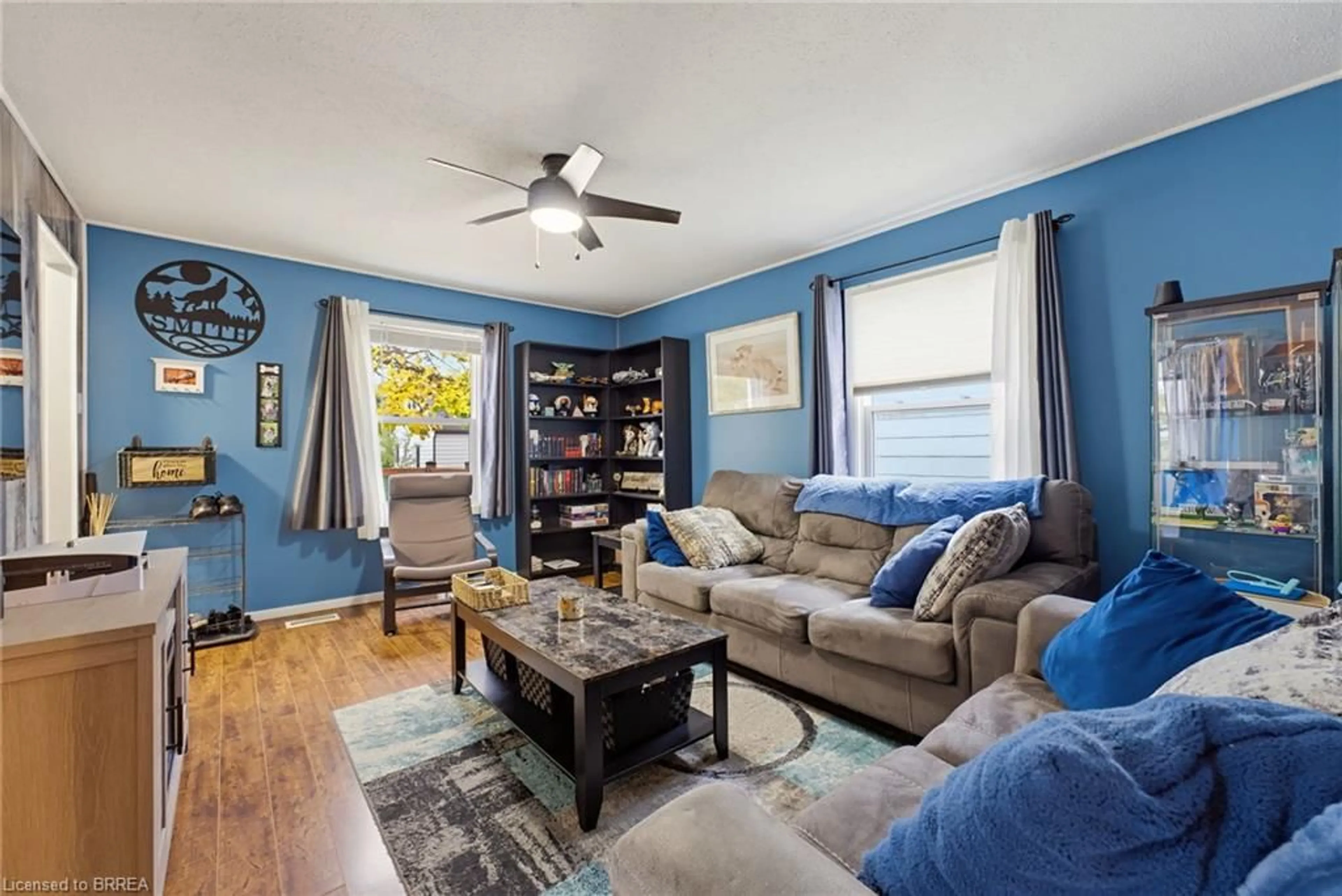 Living room with furniture, wood/laminate floor for 77 Eighth Ave, Brantford Ontario N3S 1C4