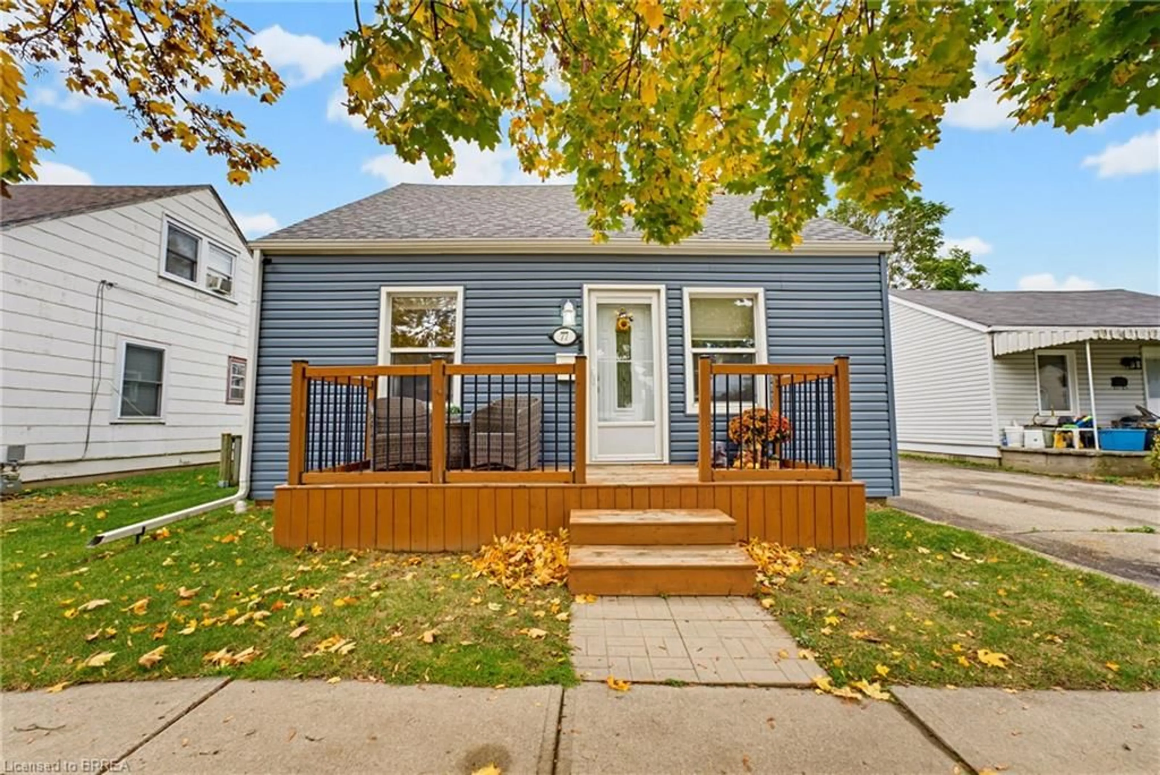 Home with vinyl exterior material, street for 77 Eighth Ave, Brantford Ontario N3S 1C4