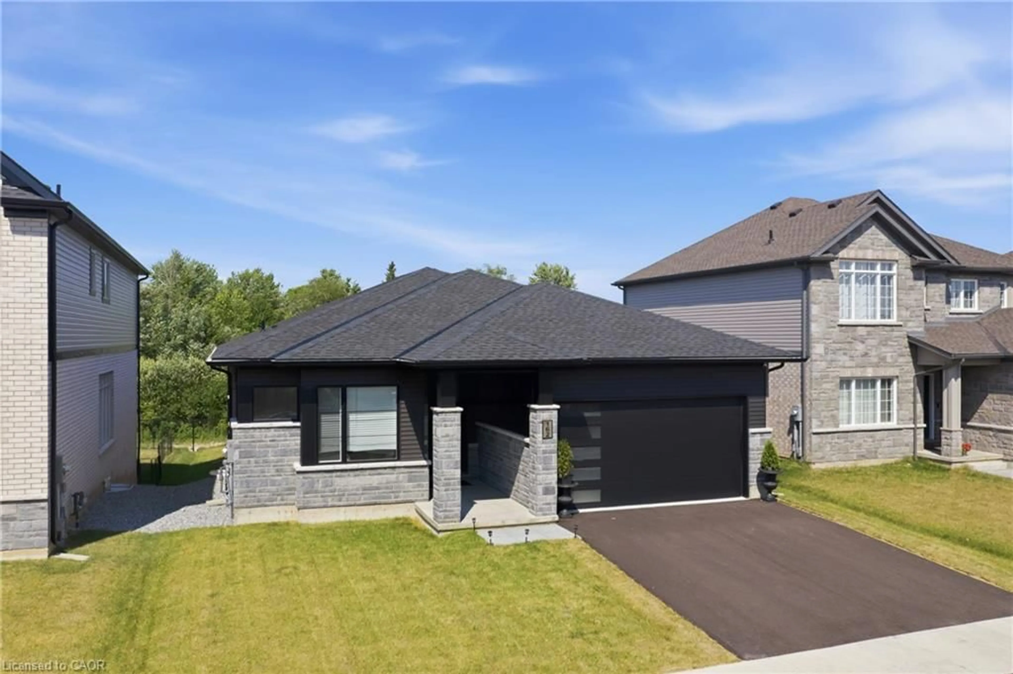 Home with brick exterior material, street for 162 Westcott Rd, Welland Ontario L3C 0K9