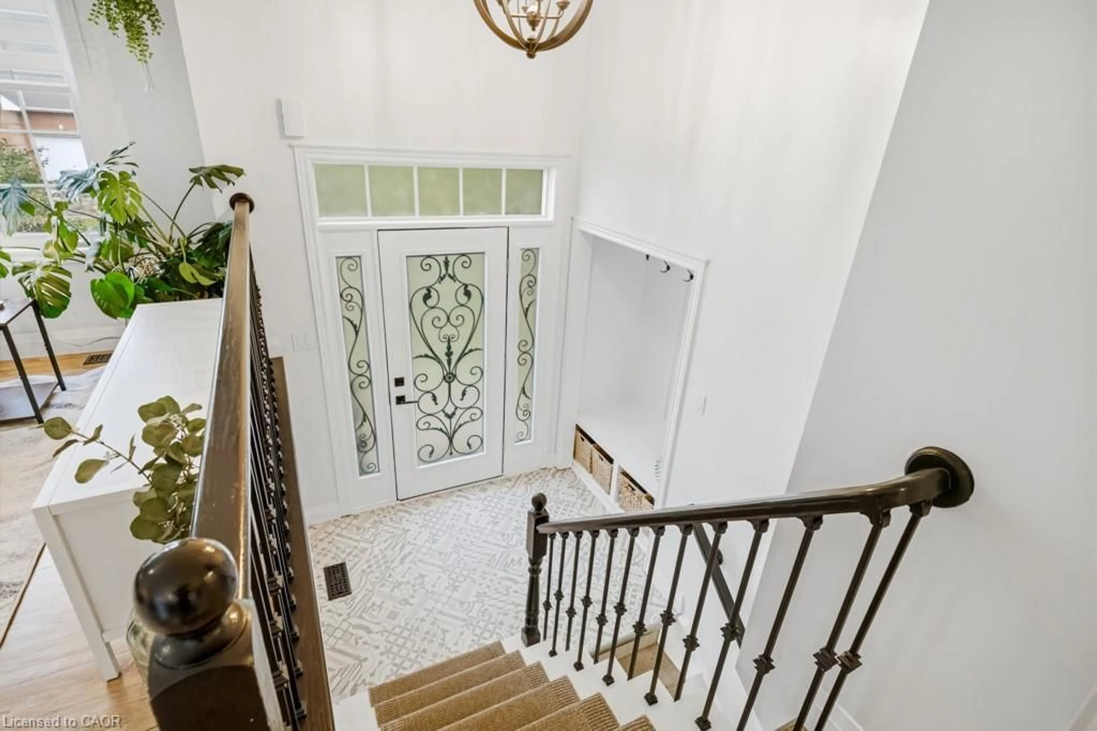 Indoor foyer for 4219 Taylor Crt, Beamsville Ontario L3J 0J9