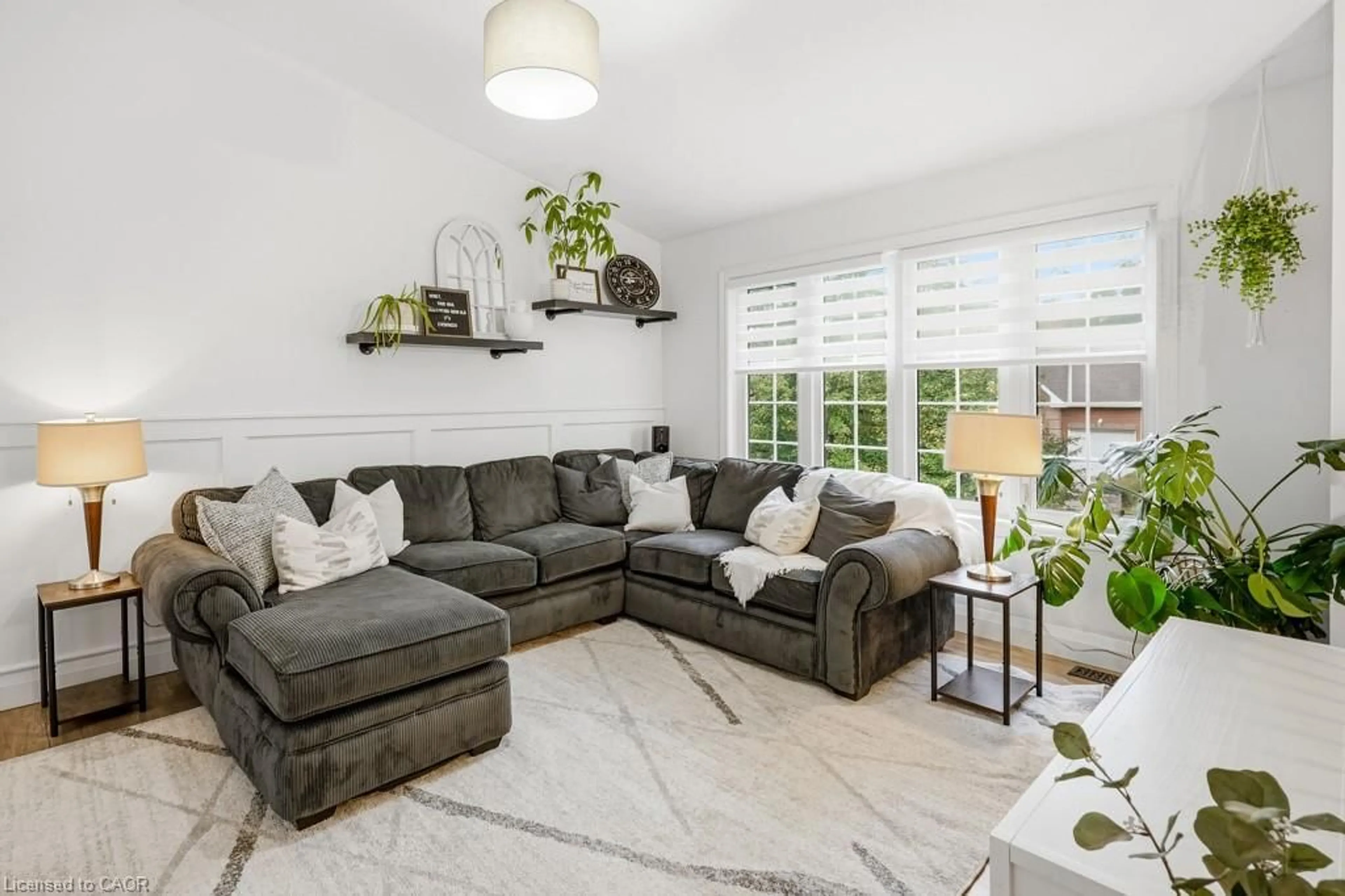 Living room with furniture, unknown for 4219 Taylor Crt, Beamsville Ontario L3J 0J9