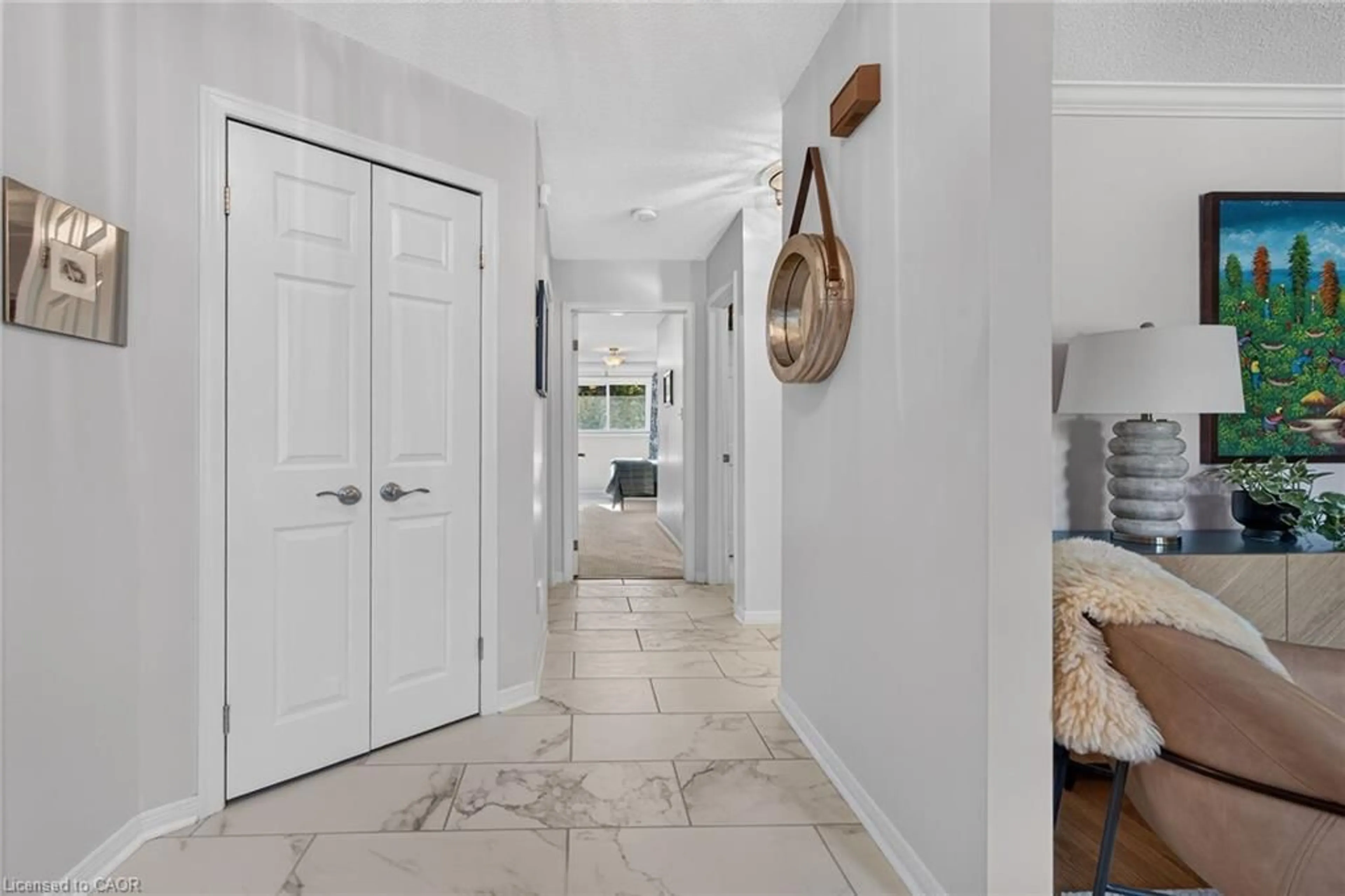 Indoor entryway for 14 Steflar St, Fonthill Ontario L3E 0L5
