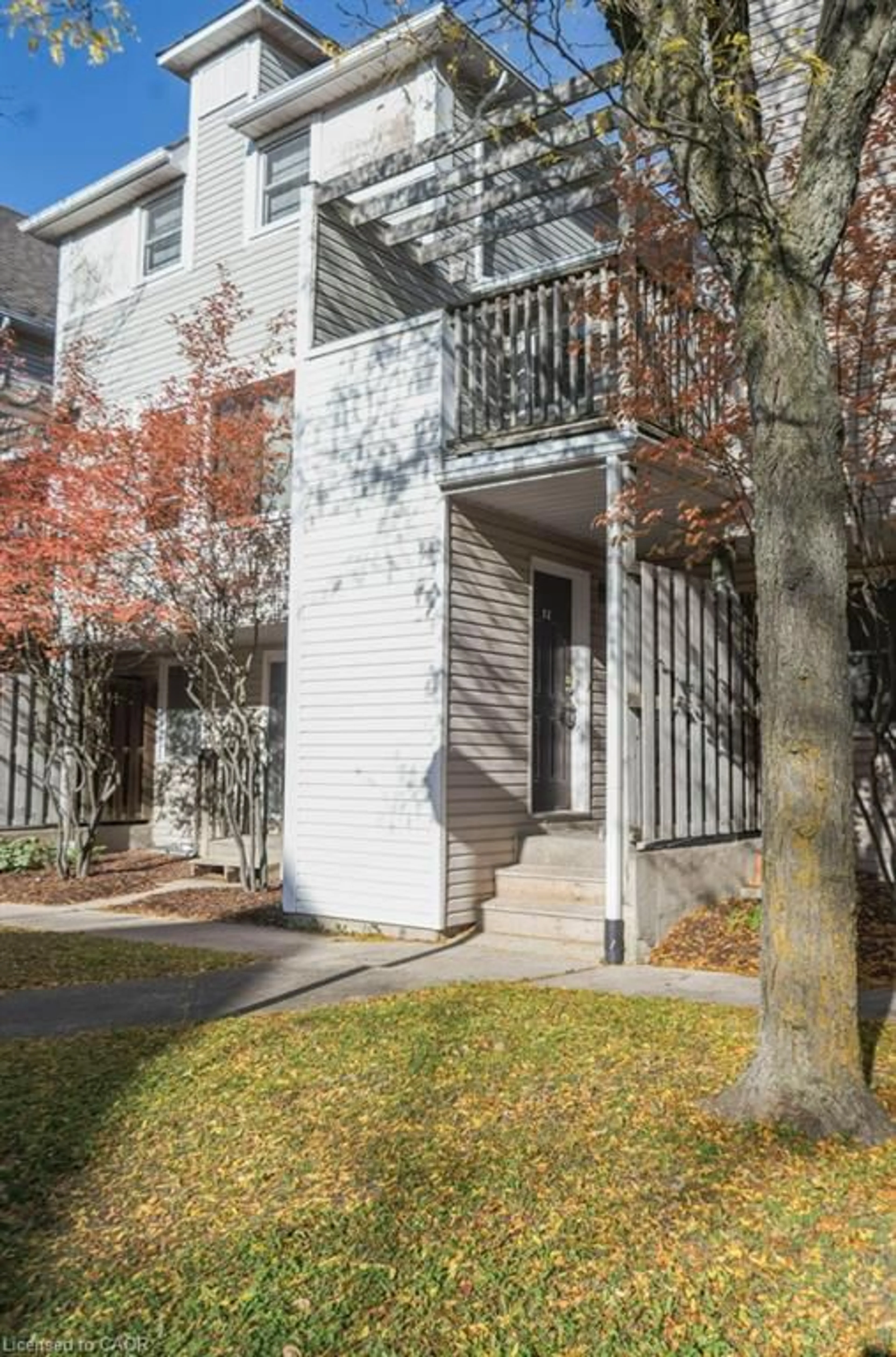 Home with vinyl exterior material, street for 461 Beechwood Pl #52, Waterloo Ontario N2T 1Y9