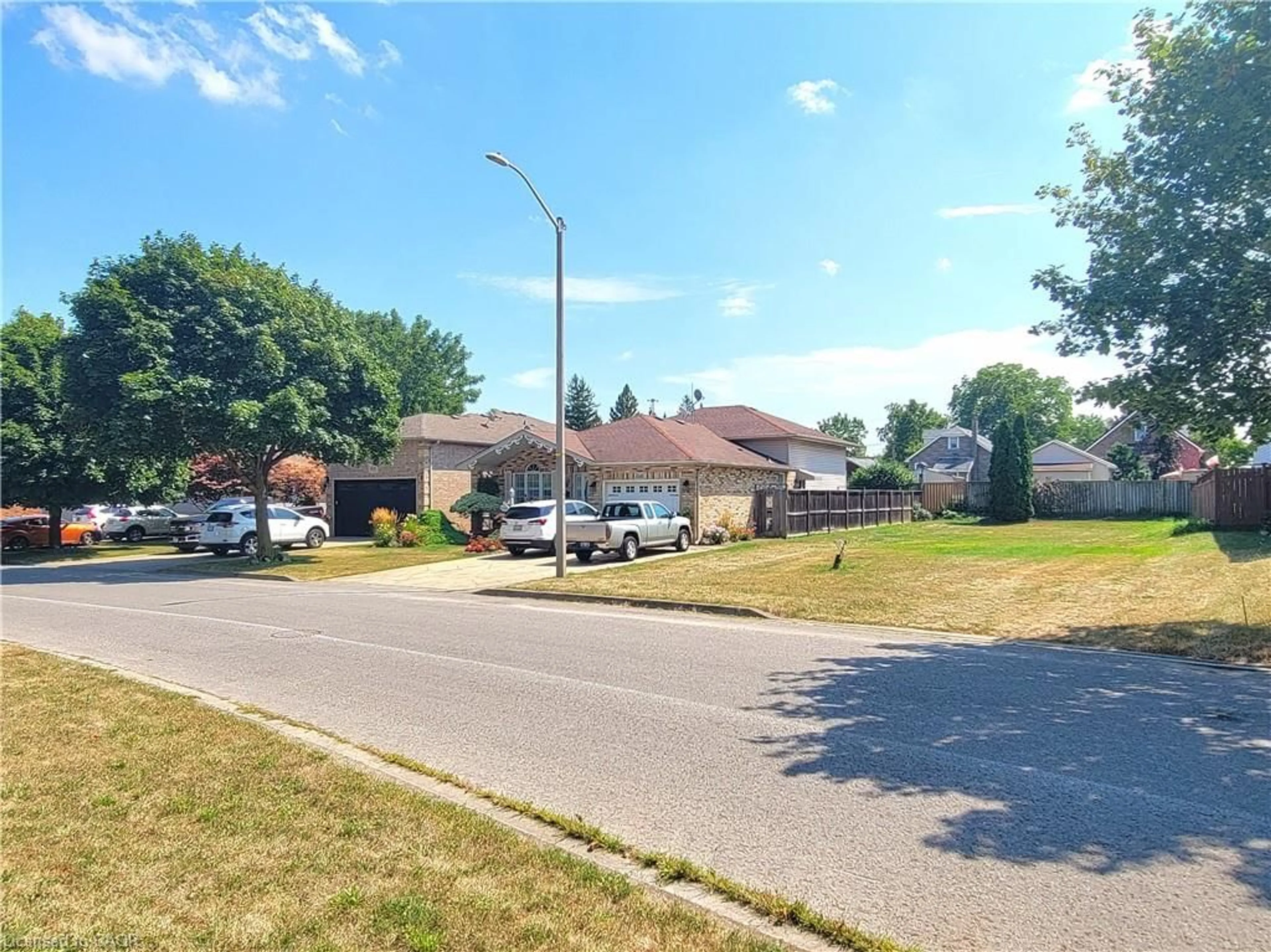 A pic from outside/outdoor area/front of a property/back of a property/a pic from drone, street for 6554 Harper Dr, Niagara Falls Ontario L2E 7K6