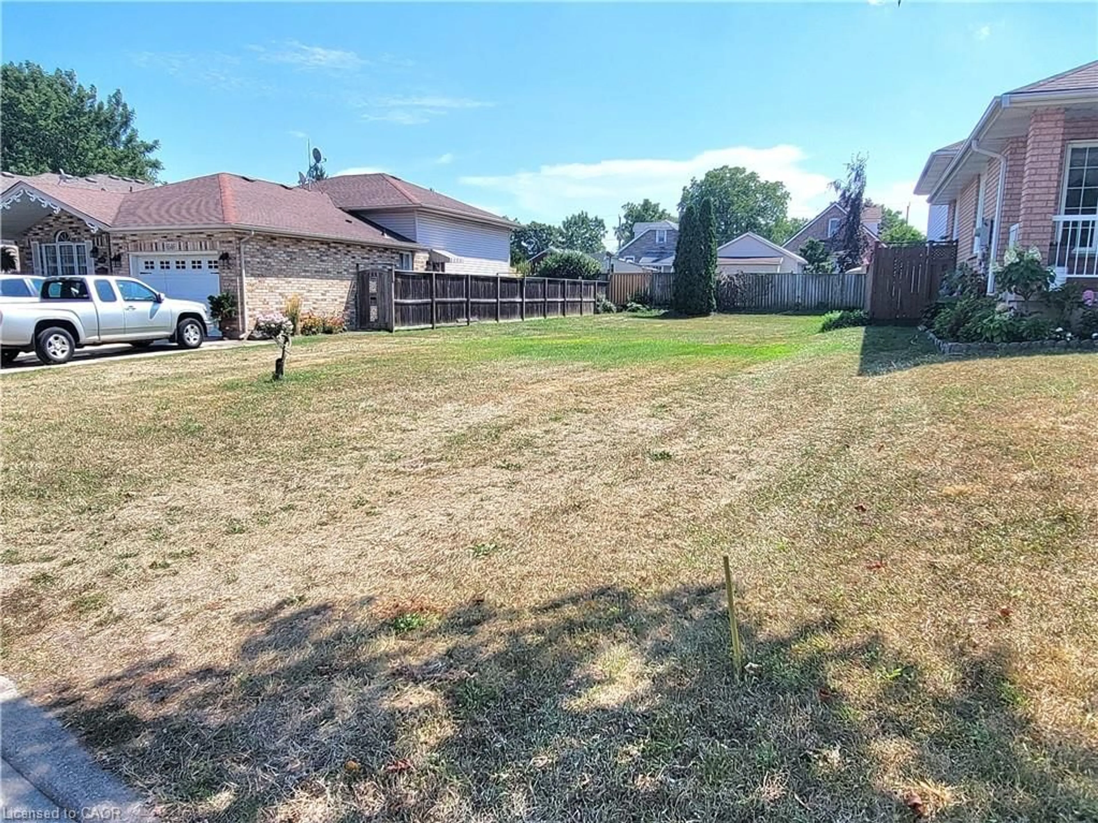 A pic from outside/outdoor area/front of a property/back of a property/a pic from drone, street for 6554 Harper Dr, Niagara Falls Ontario L2E 7K6