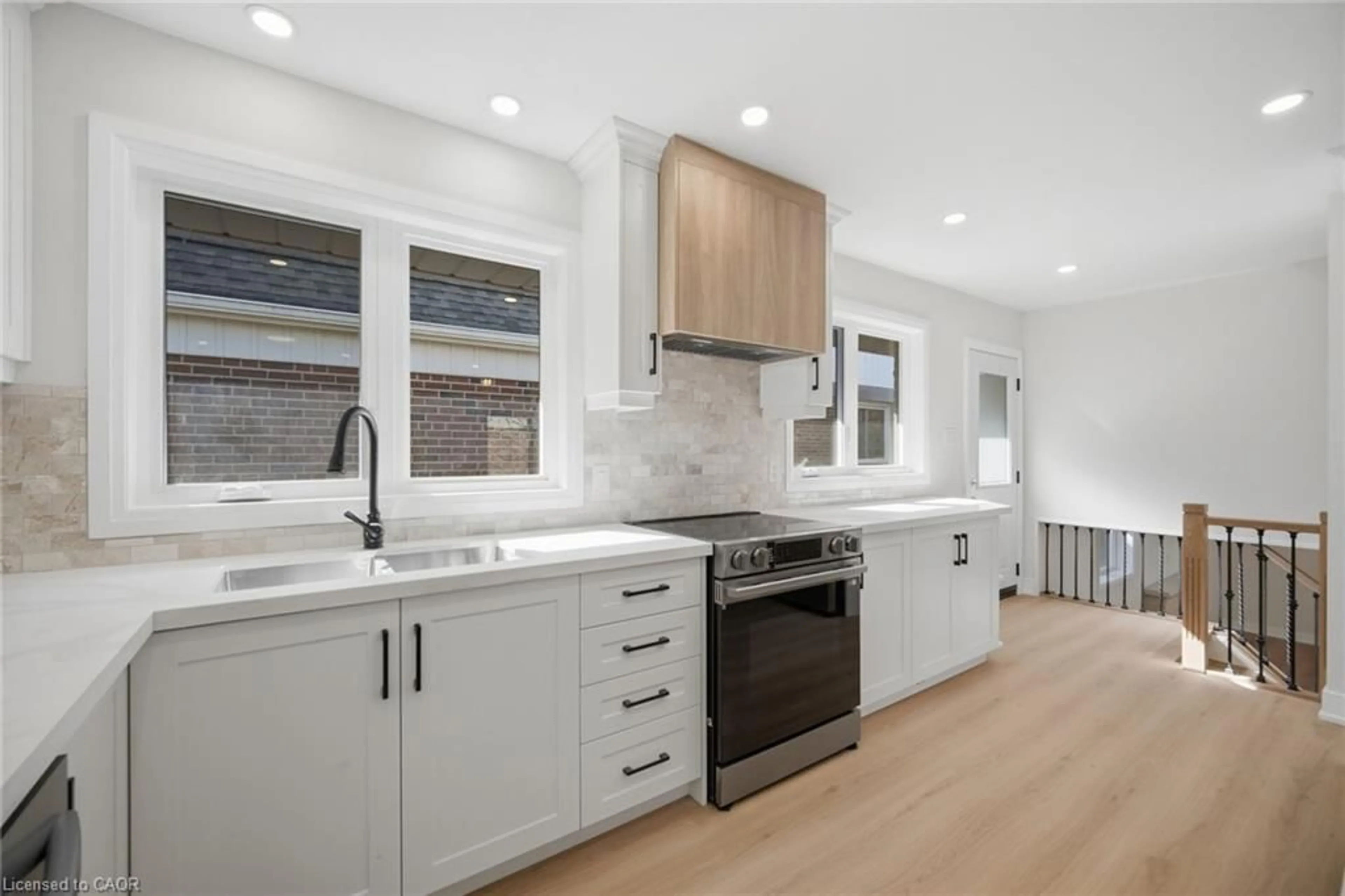 Open concept kitchen, unknown for 2651 Thorn Lodge Dr, Mississauga Ontario L5K 1L1