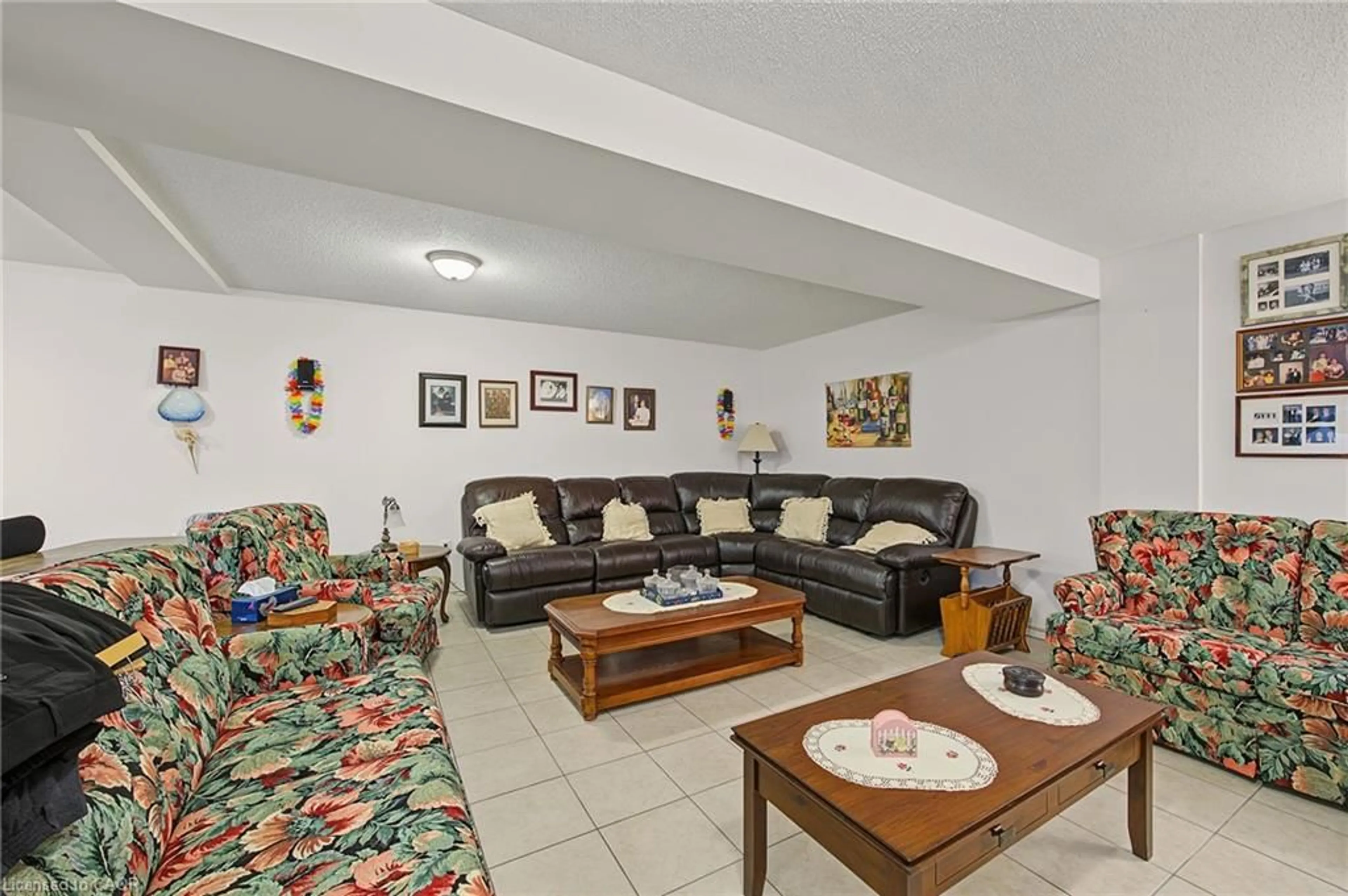 Living room with furniture, unknown for 537 Nova Scotia Crt #15, Woodstock Ontario N4S 8Z3
