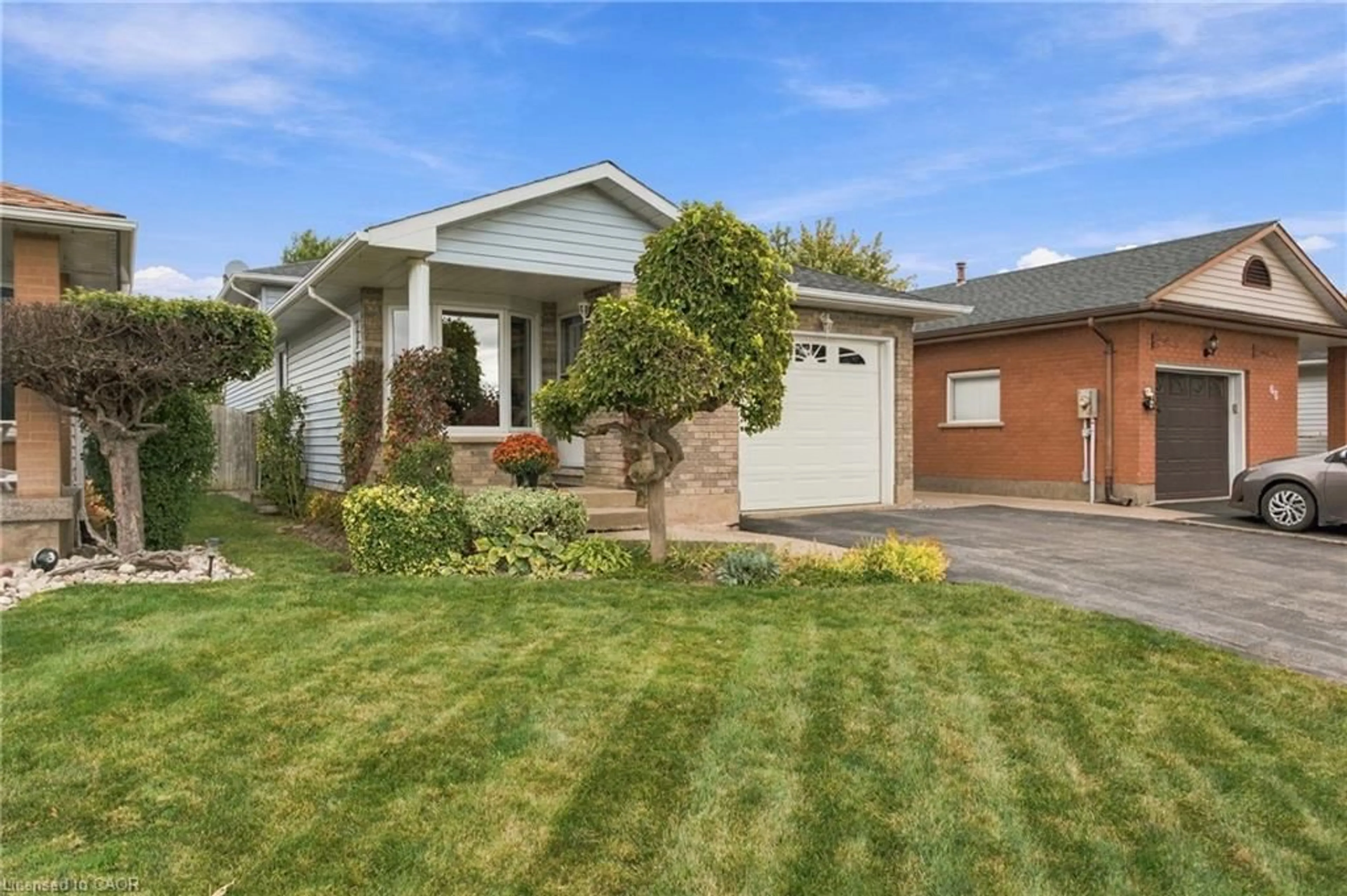 Home with vinyl exterior material, street for 63 Northridge Dr, Smithville Ontario L0R 2A0
