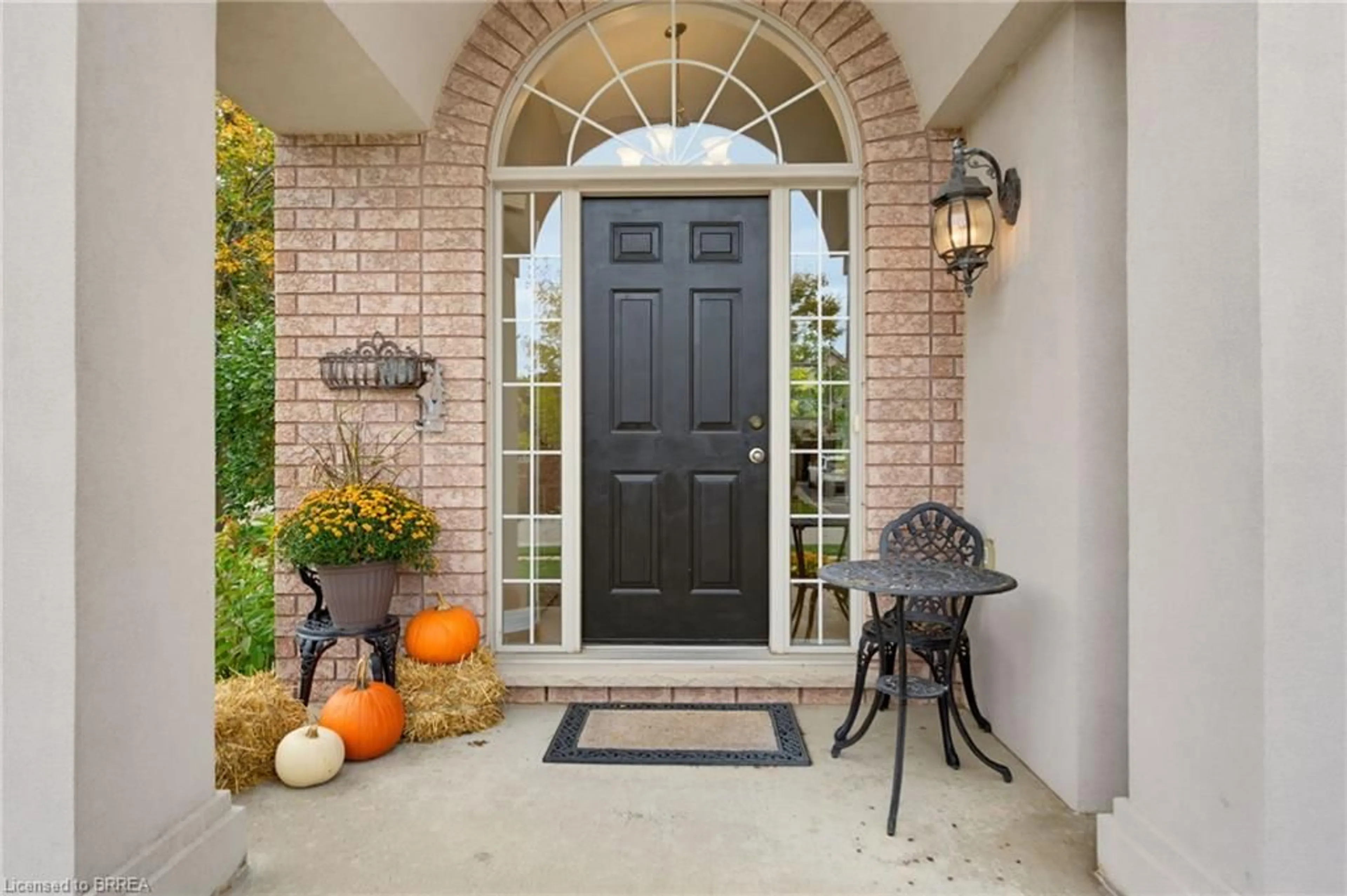 Indoor entryway for 70 Carmichael Cres, Brantford Ontario N3R 8A9