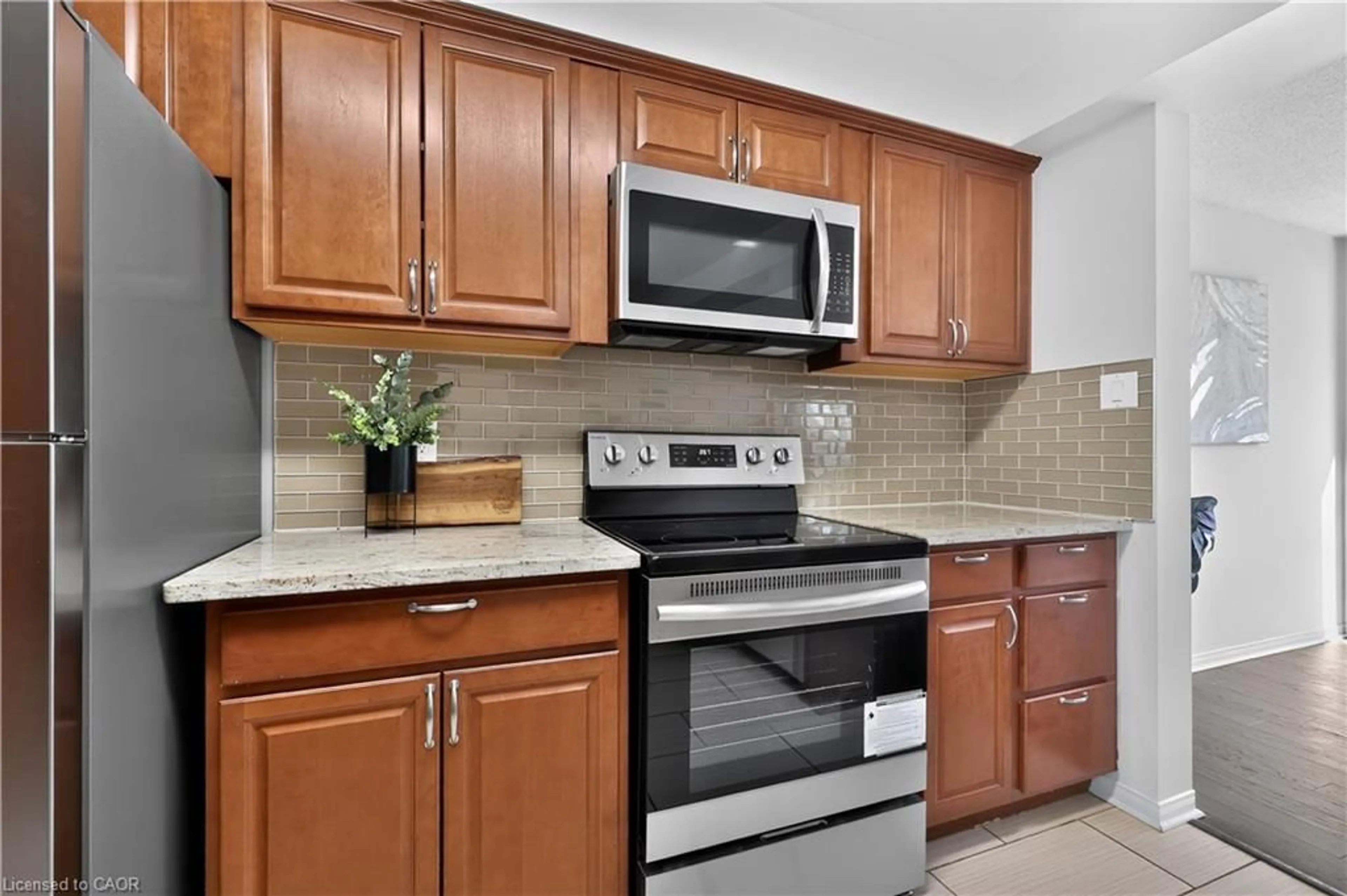 Standard kitchen, ceramic/tile floor for 1725 The Chase #93, Mississauga Ontario L5M 4N3