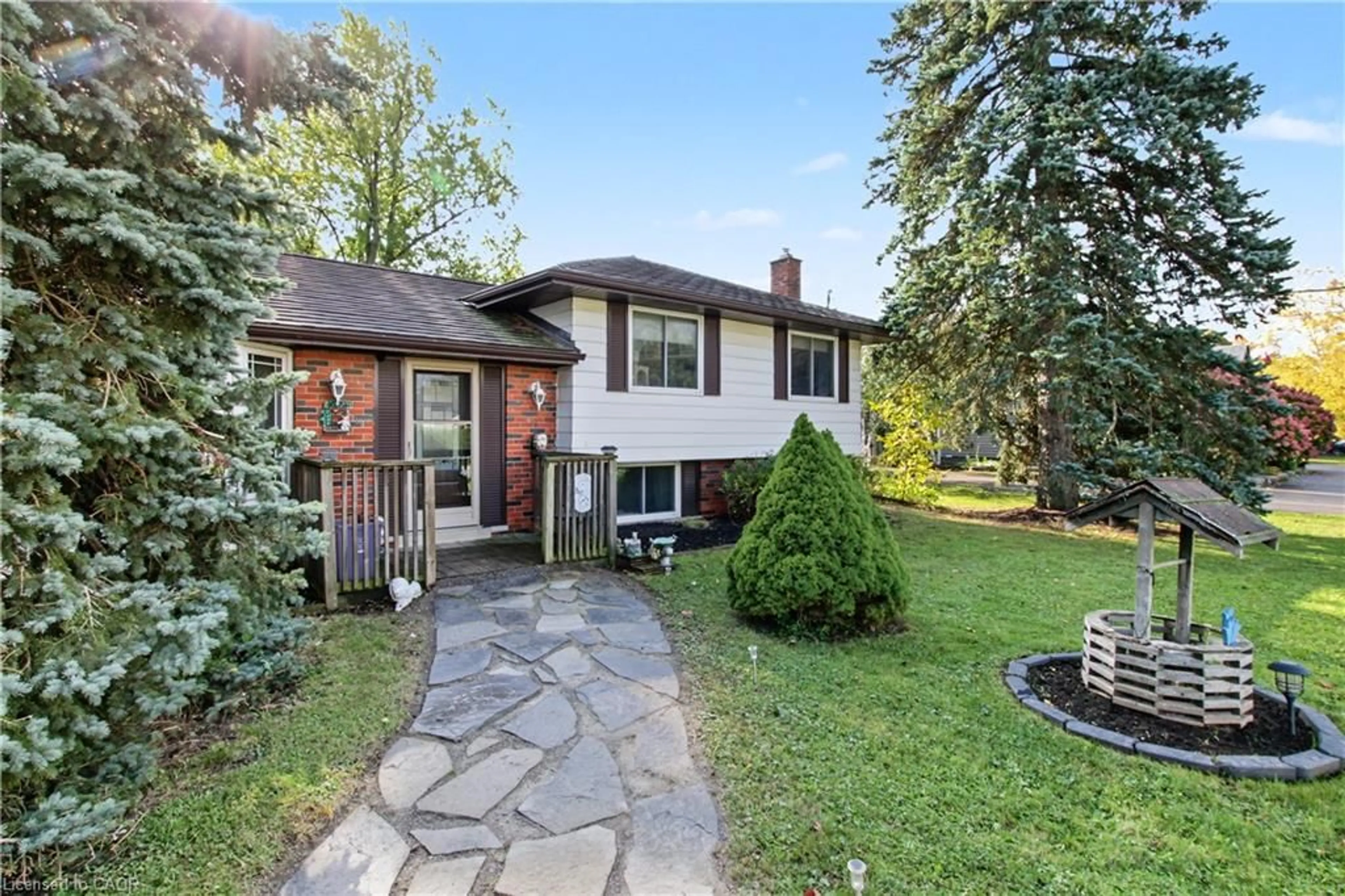 Home with brick exterior material, street for 270 6TH Concession Rd, Flamborough Ontario L8B 1M4