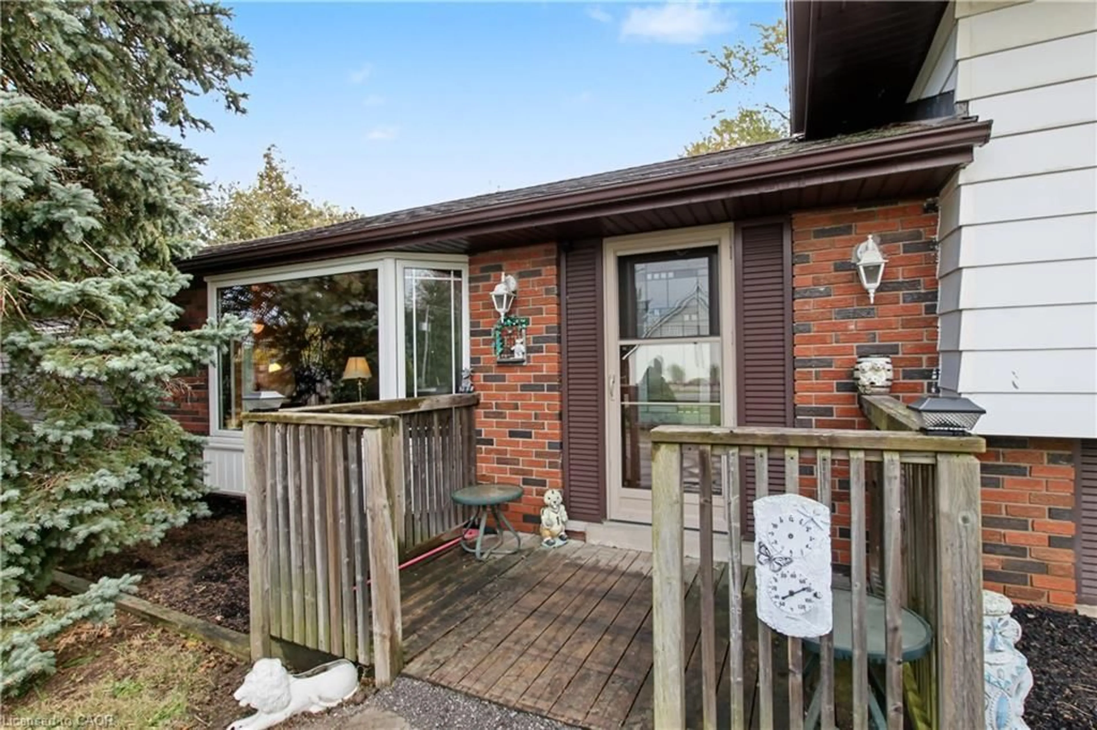 Home with brick exterior material, unknown for 270 6TH Concession Rd, Flamborough Ontario L8B 1M4