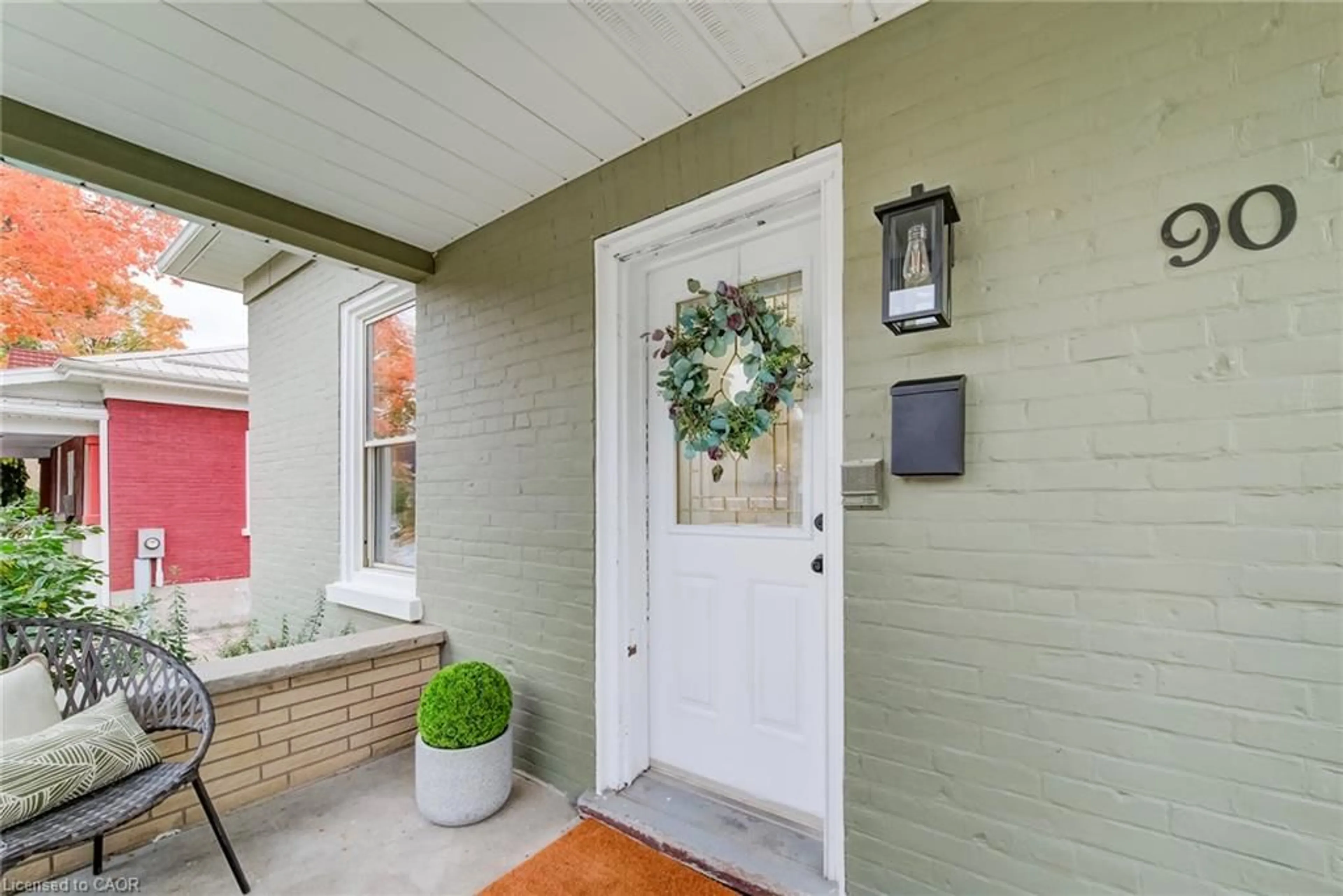 Indoor entryway for 90 John St, Waterloo Ontario N2J 1G1