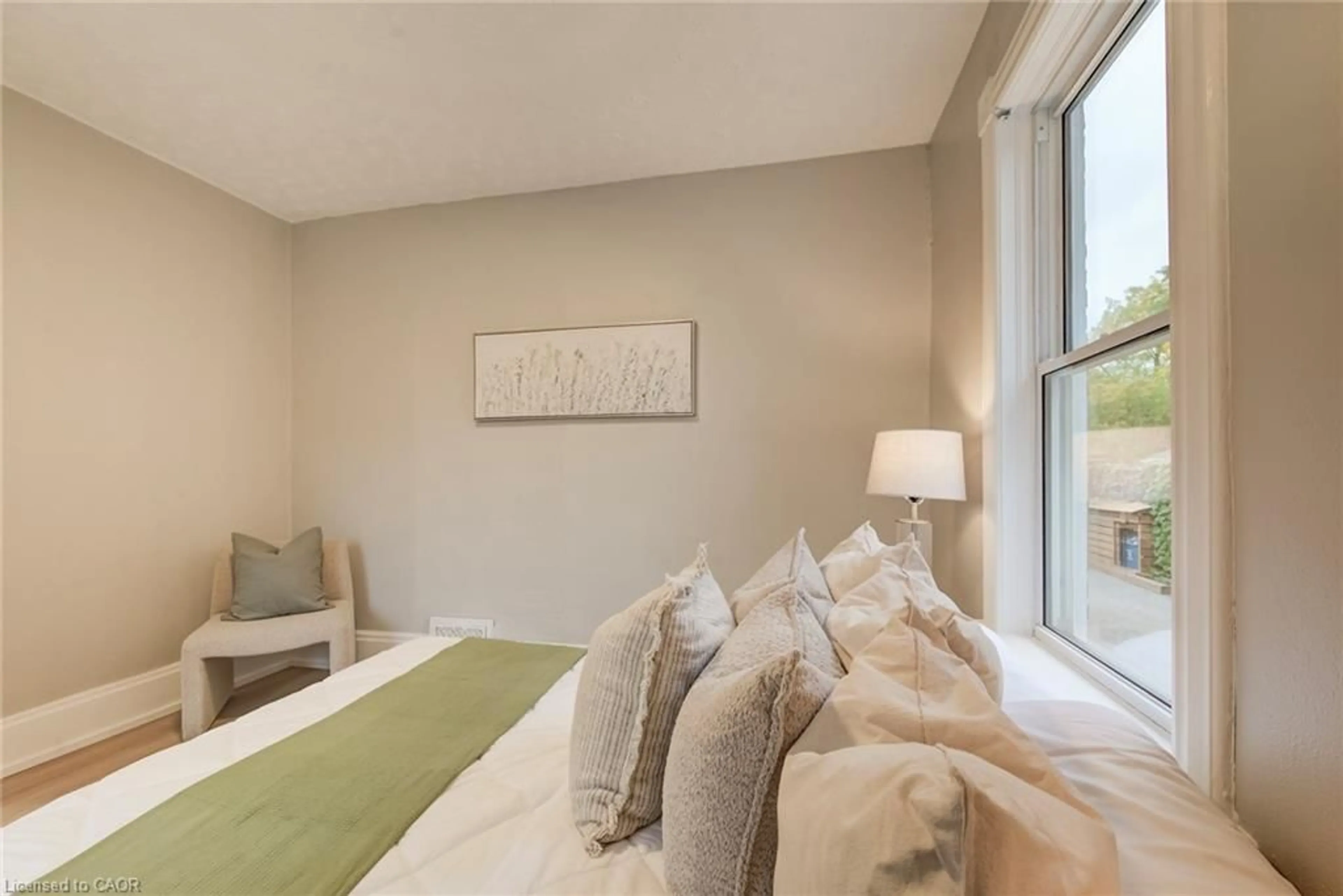 A pic of a room for 90 John St, Waterloo Ontario N2J 1G1