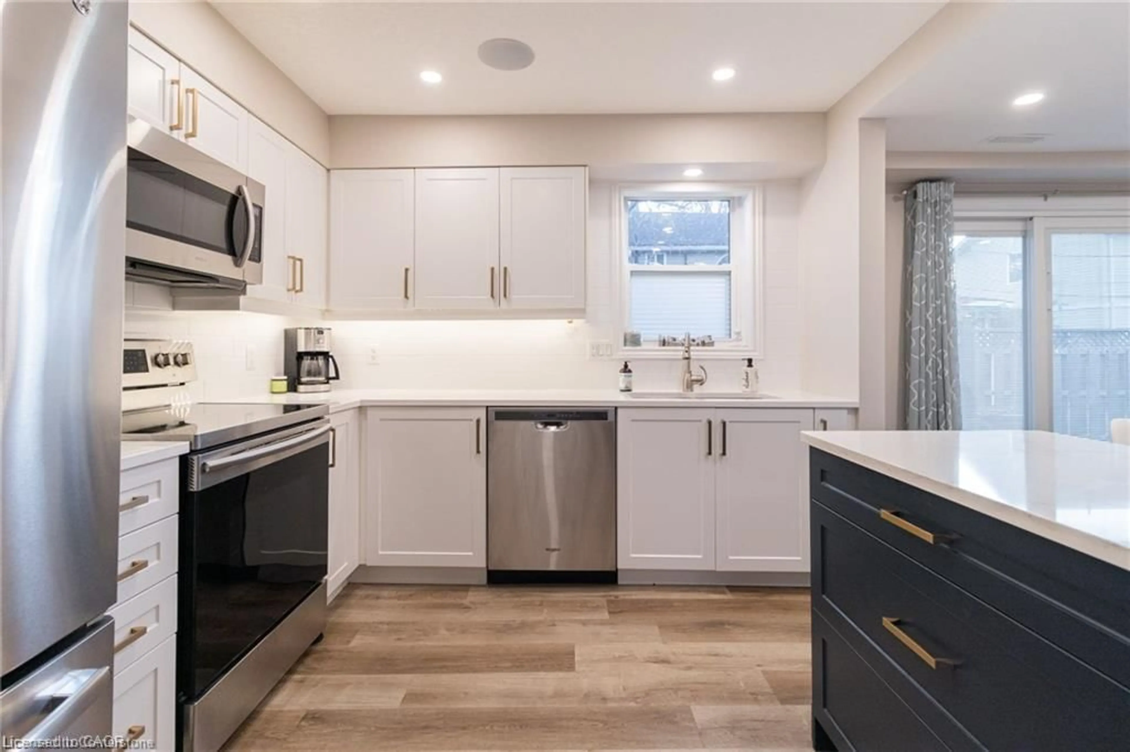 Open concept kitchen, unknown for 11 Dietrich Cres, Grand Bend Ontario N0M 1T0