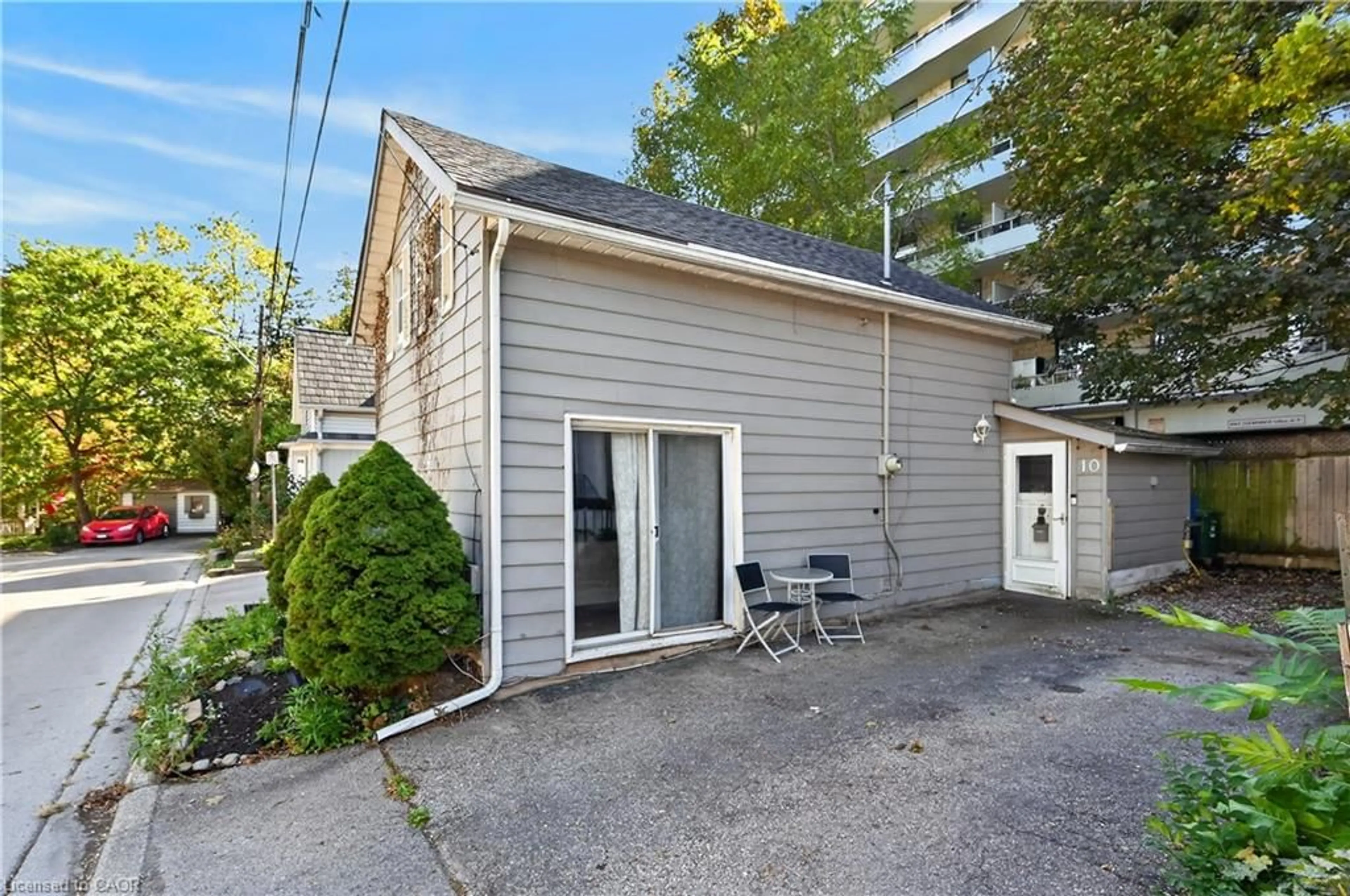 Patio, street for 10 Maple Ave, Stoney Creek Ontario L8G 2N9
