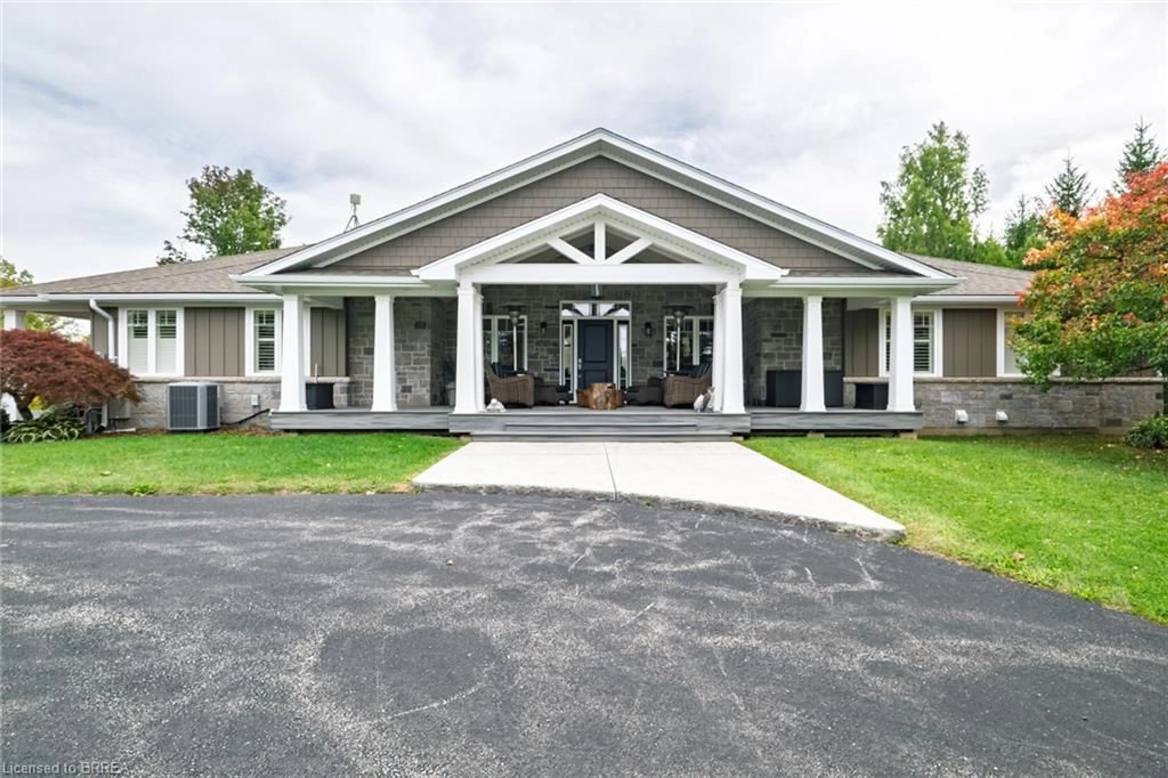 Indoor foyer for 75 Jerseyville Rd, Brantford Ontario N3T 5M1