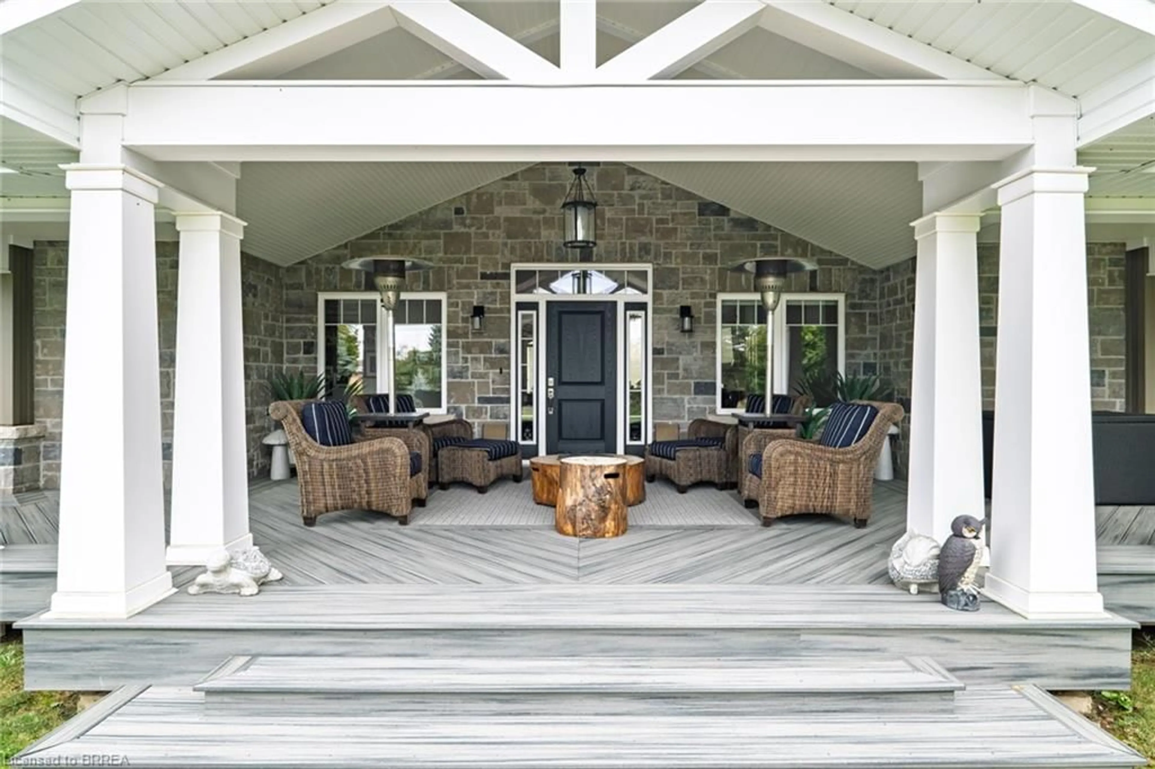 Indoor entryway for 75 Jerseyville Rd, Brantford Ontario N3T 5M1