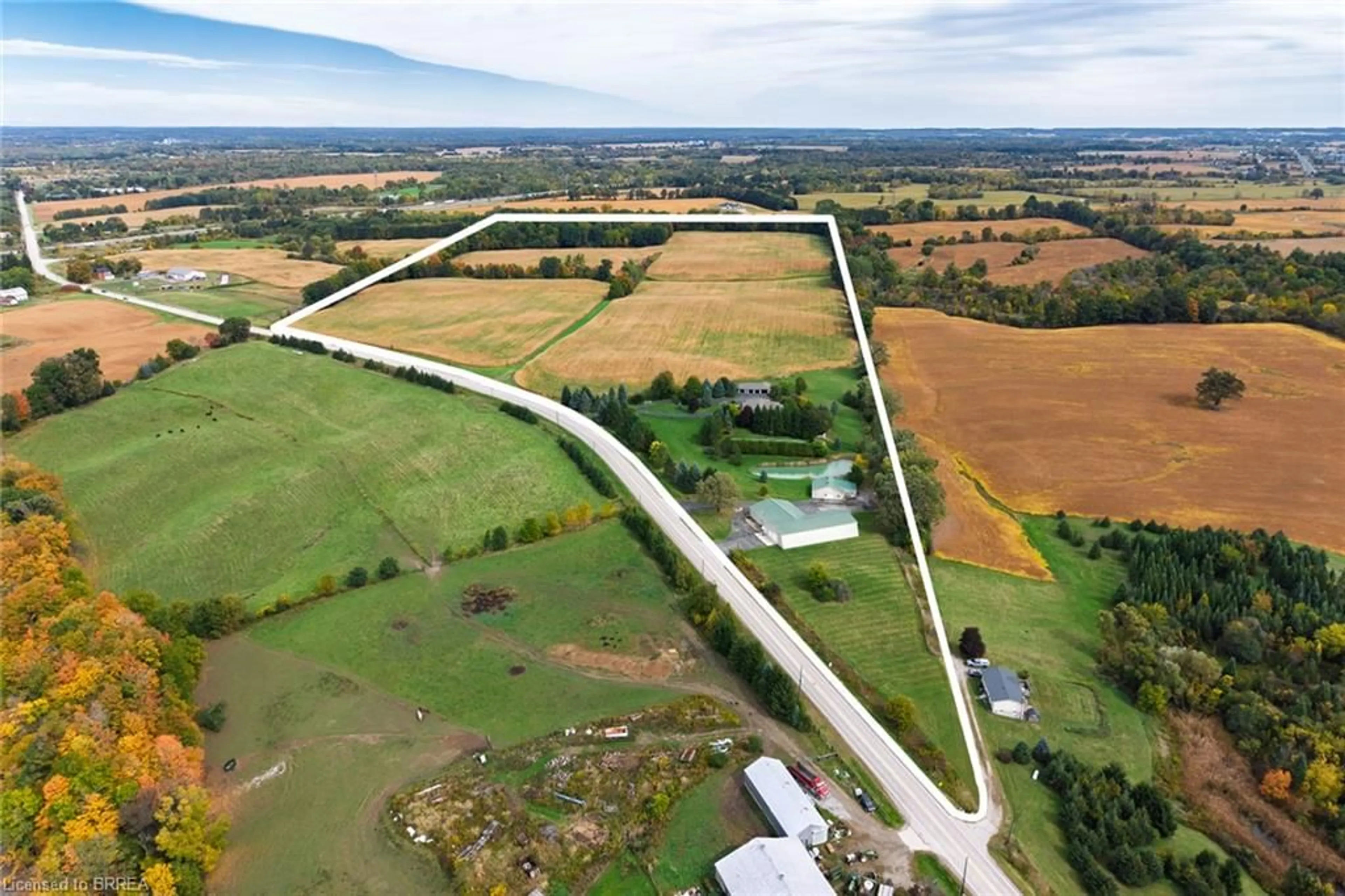 A pic from outside/outdoor area/front of a property/back of a property/a pic from drone, building for 75 Jerseyville Rd, Brantford Ontario N3T 5M1