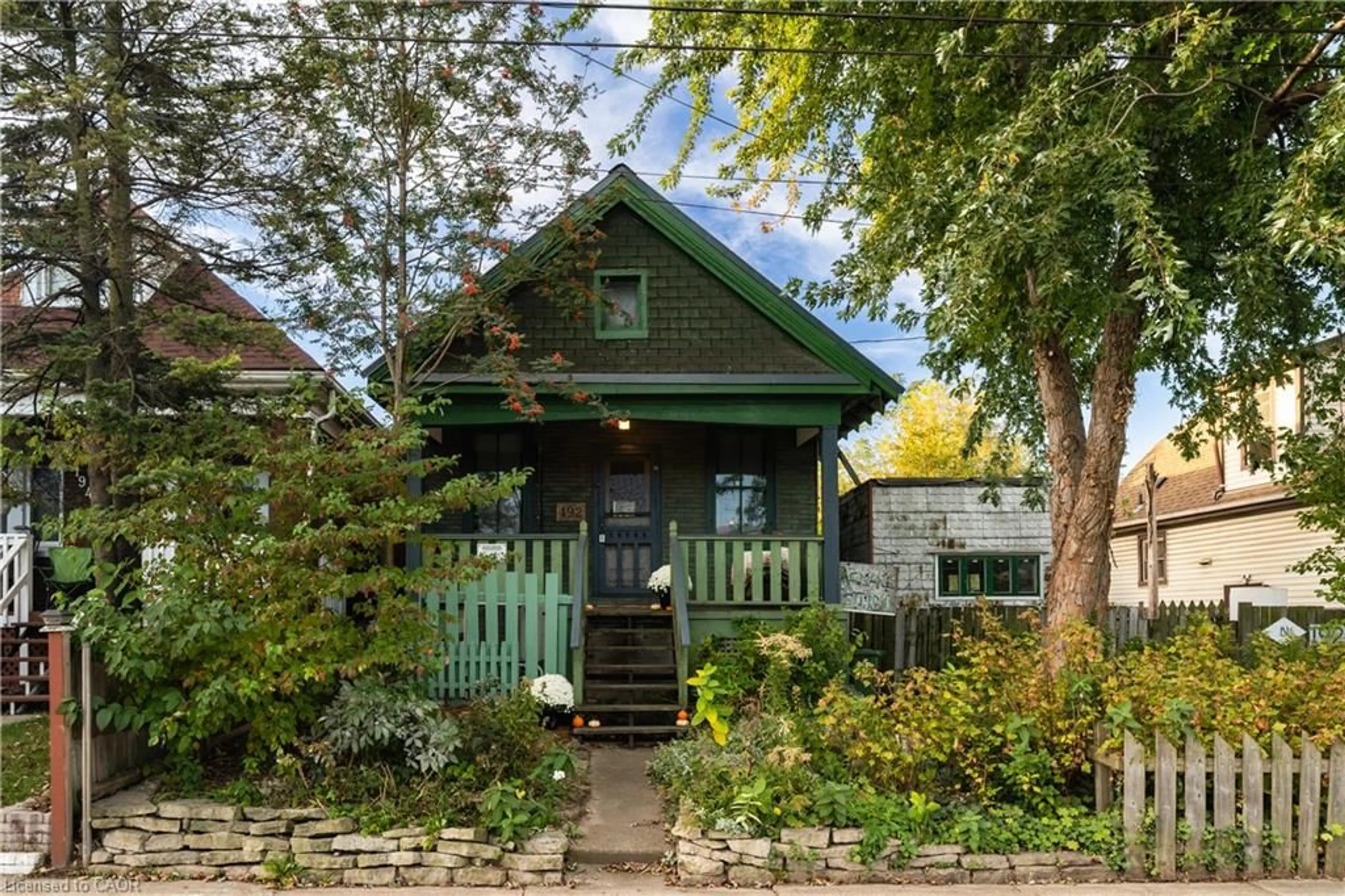 Patio, street for 192 Grenfell St, Hamilton Ontario L8H 3J4