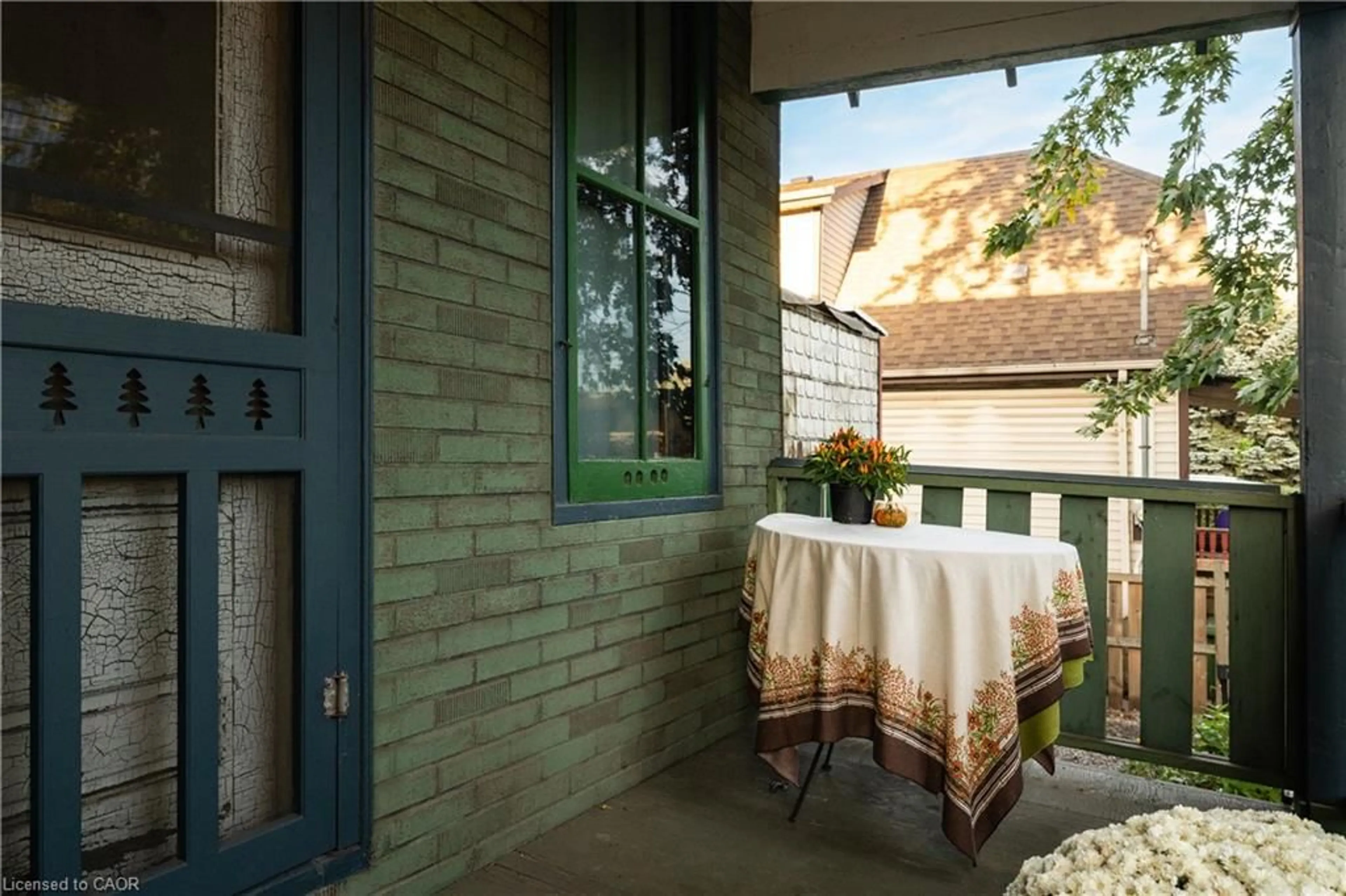 Patio, street for 192 Grenfell St, Hamilton Ontario L8H 3J4