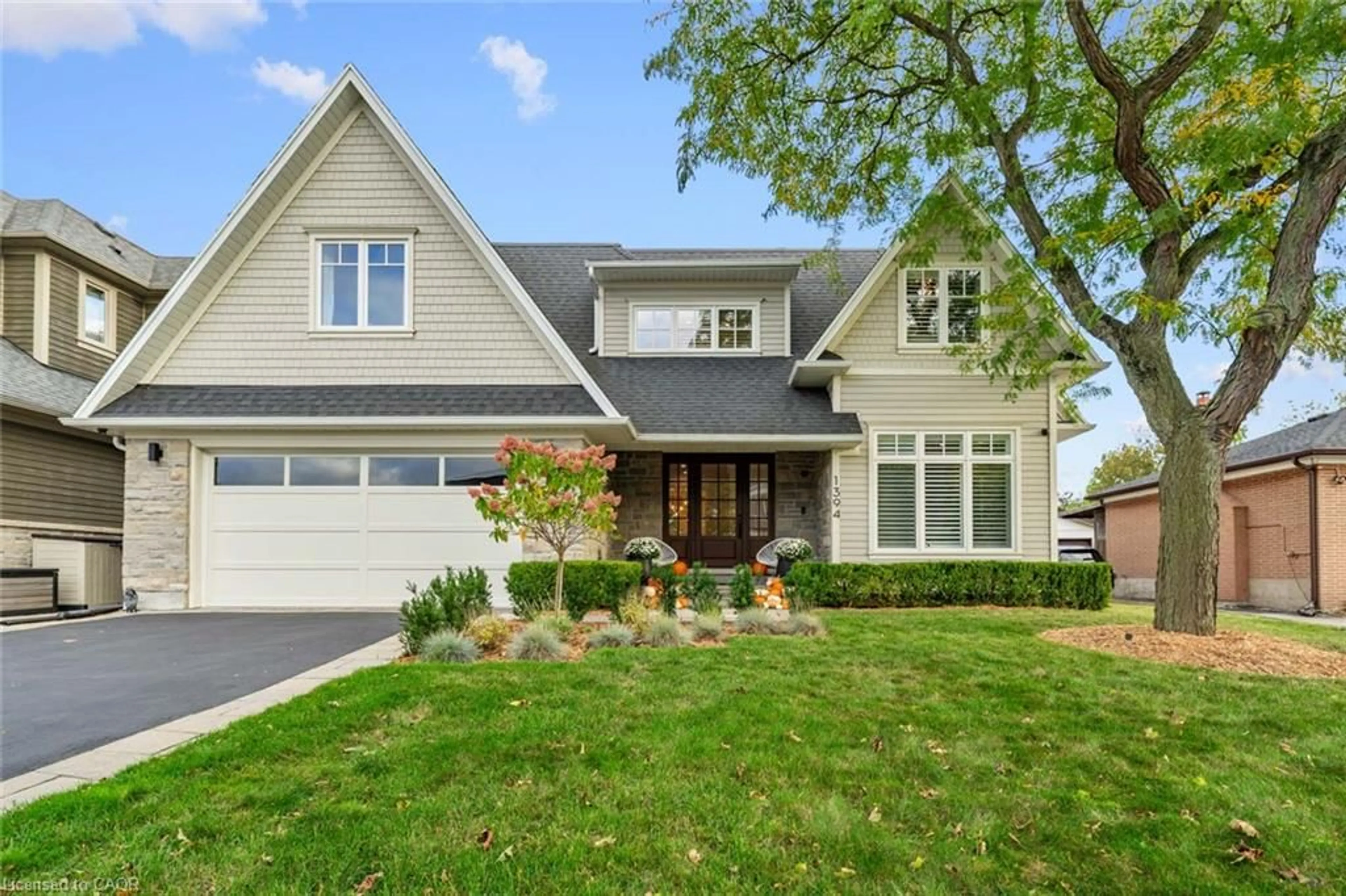 Home with brick exterior material, street for 1394 Waverly Ave, Oakville Ontario L6L 2S3