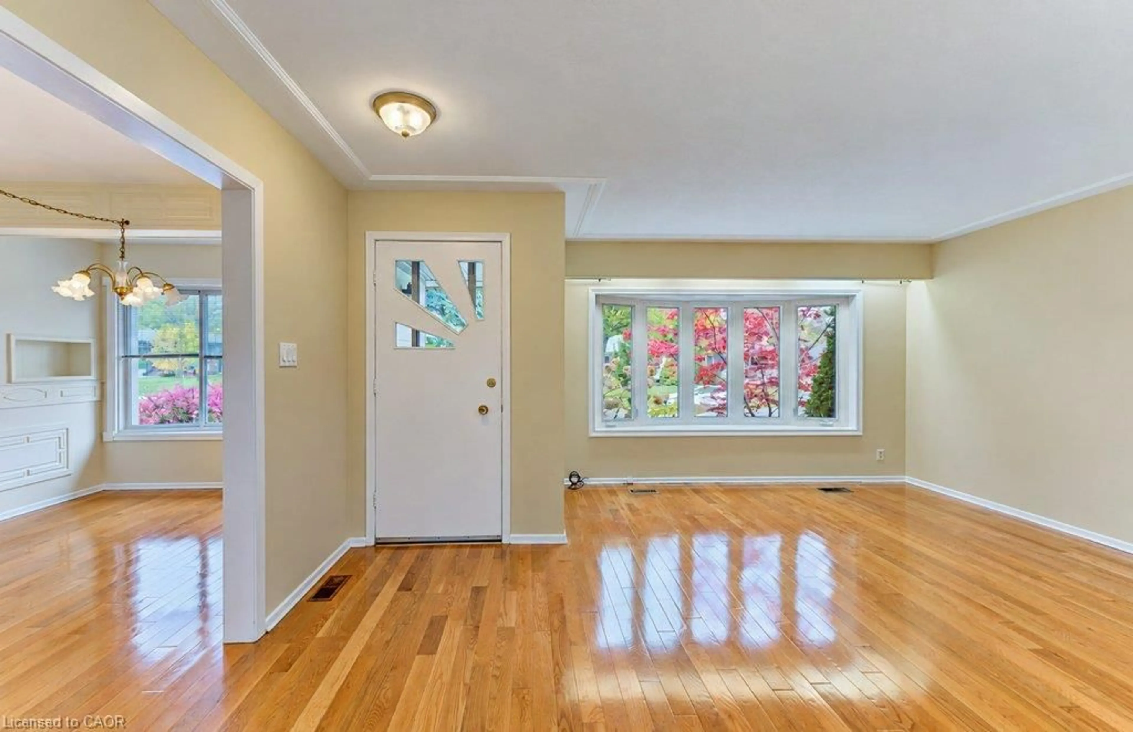 Indoor entryway for 25 Applewood Ave, Kitchener Ontario N2B 1V9