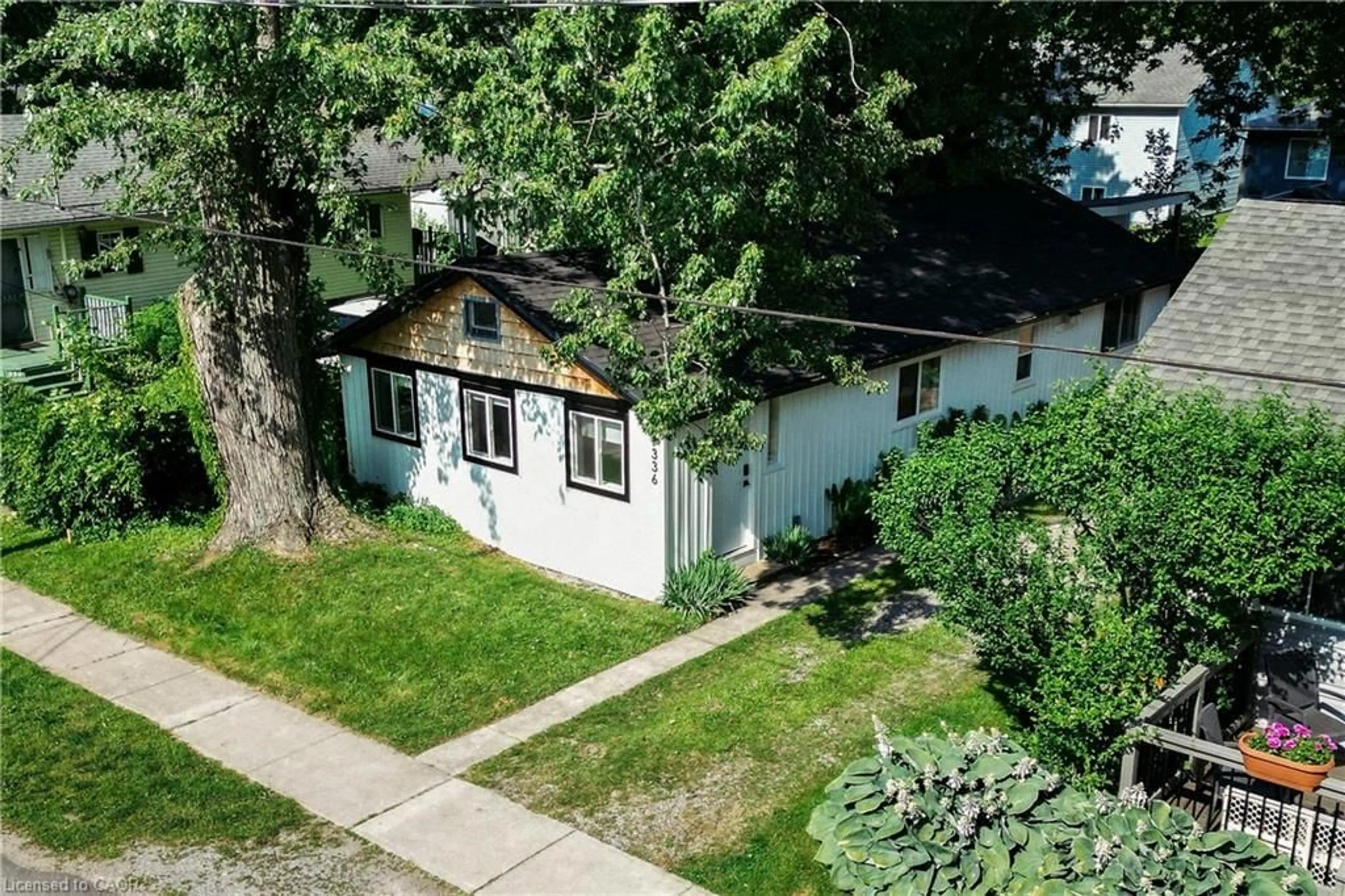 A pic from outside/outdoor area/front of a property/back of a property/a pic from drone, street for 336 Eastwood Ave, Crystal Beach Ontario L0S 1B0