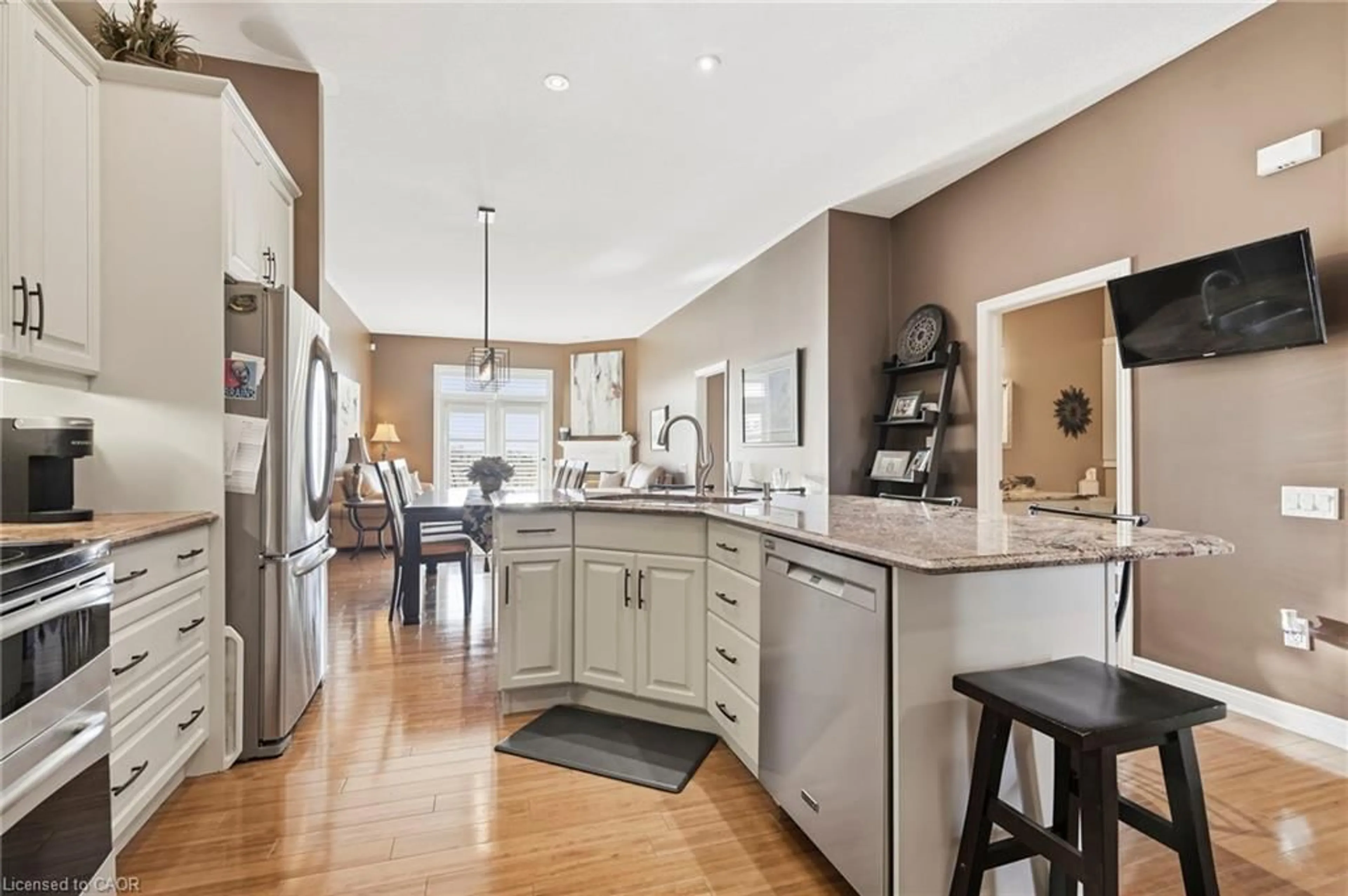 Open concept kitchen, ceramic/tile floor for 29 Morris Trail, Welland Ontario L3B 6G6