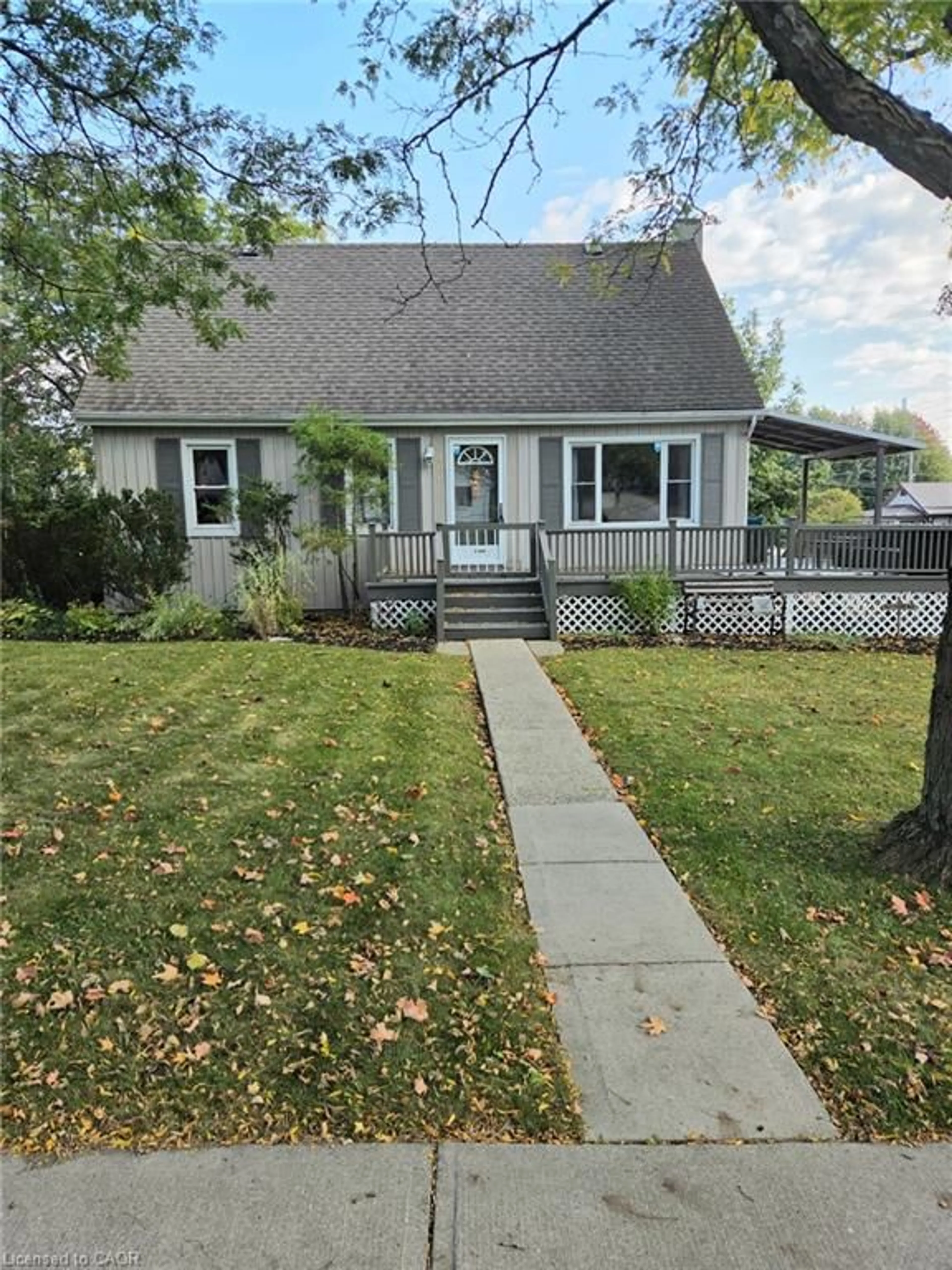 Home with vinyl exterior material, street for 500 St Andrew St, Port Dover Ontario N0A 1N0