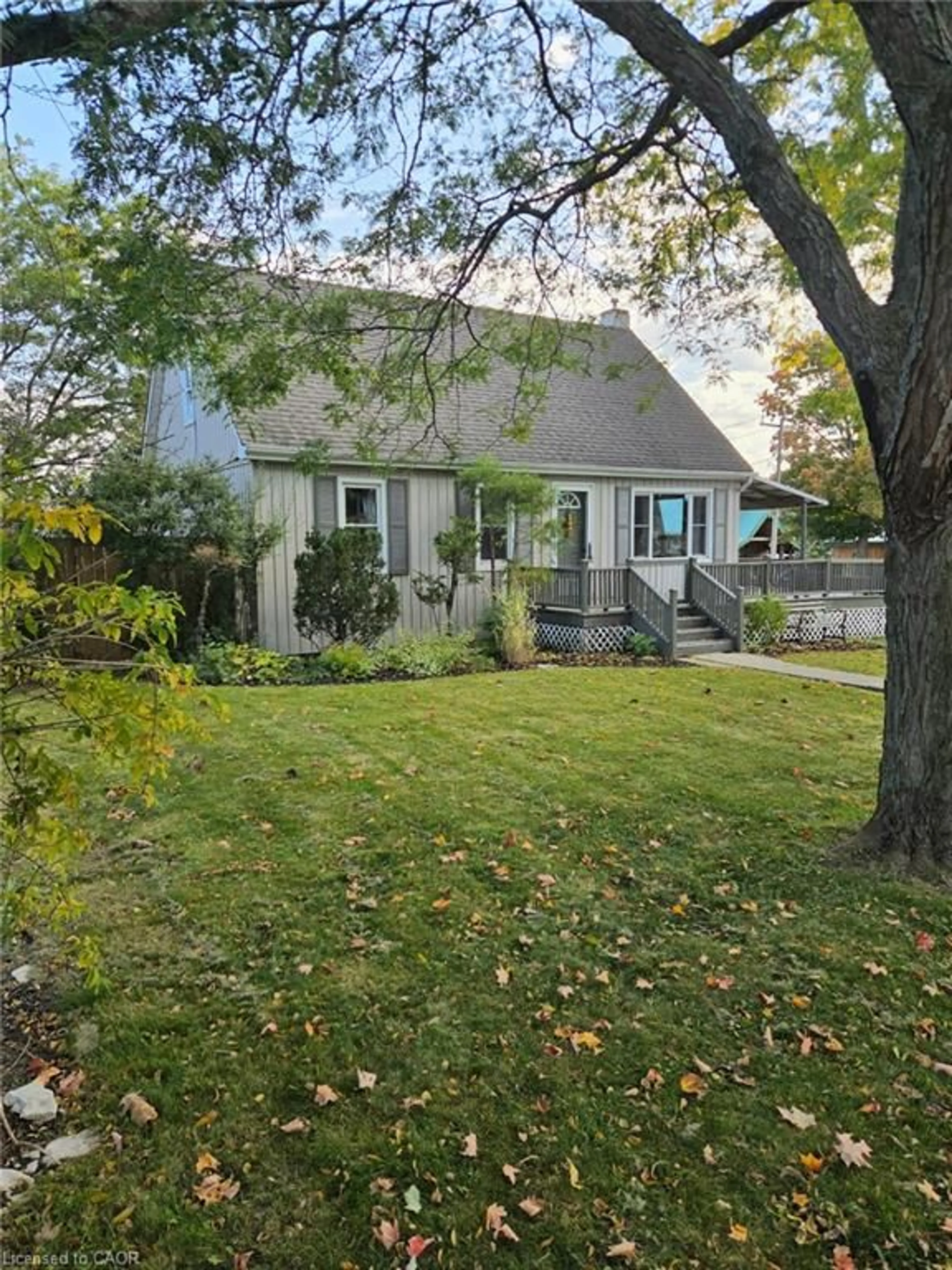 A pic from outside/outdoor area/front of a property/back of a property/a pic from drone, street for 500 St Andrew St, Port Dover Ontario N0A 1N0