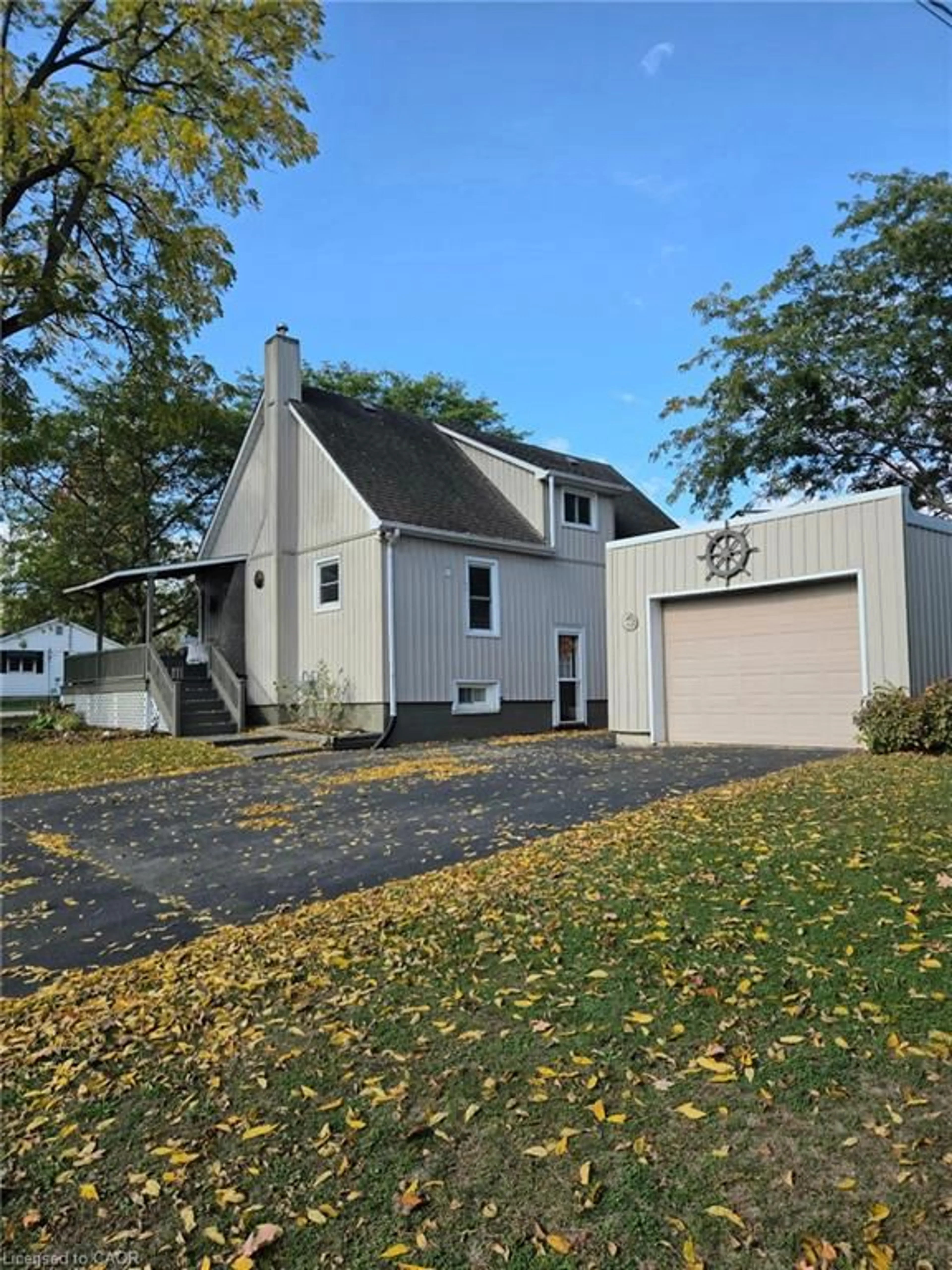 Home with vinyl exterior material, street for 500 St Andrew St, Port Dover Ontario N0A 1N0