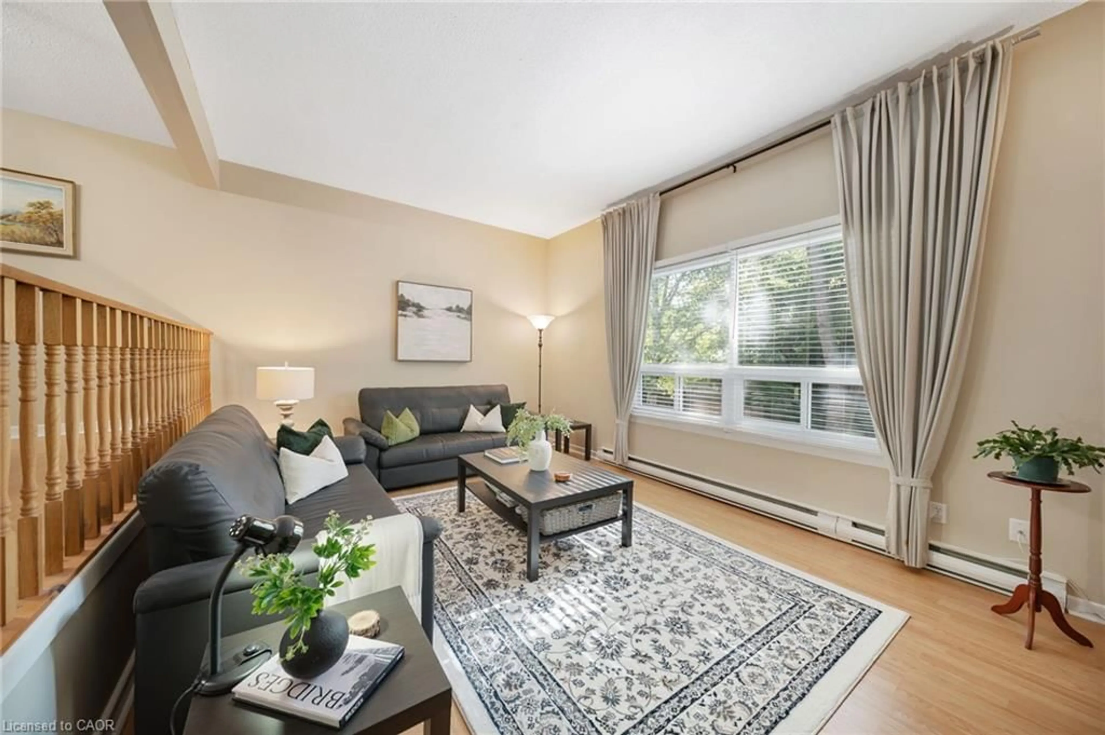 Living room with furniture, unknown for 4 Patrice Crt, Dundas Ontario L9H 5P5