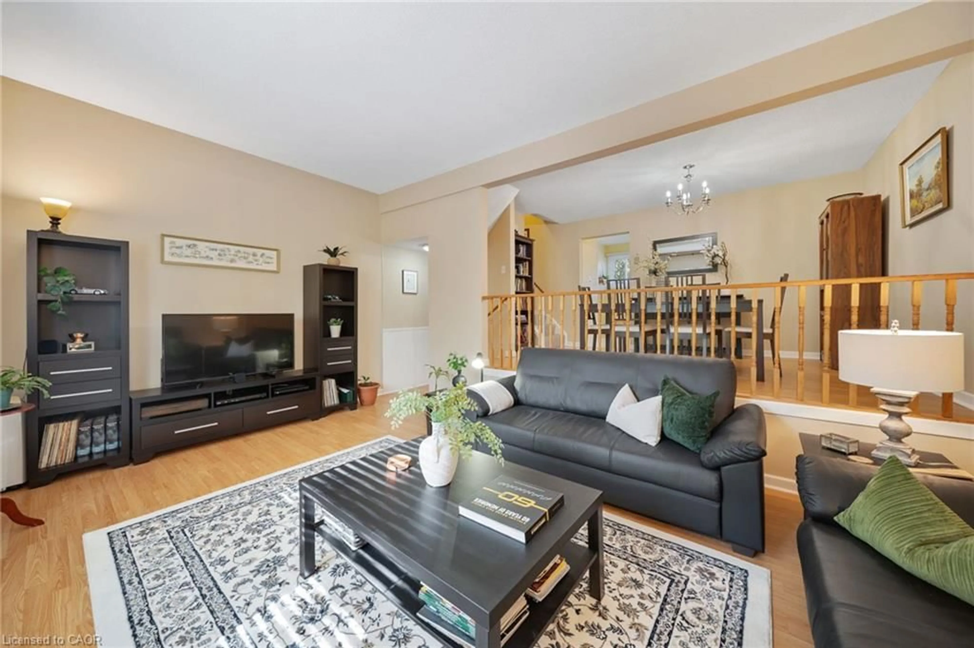 Living room with furniture, unknown for 4 Patrice Crt, Dundas Ontario L9H 5P5