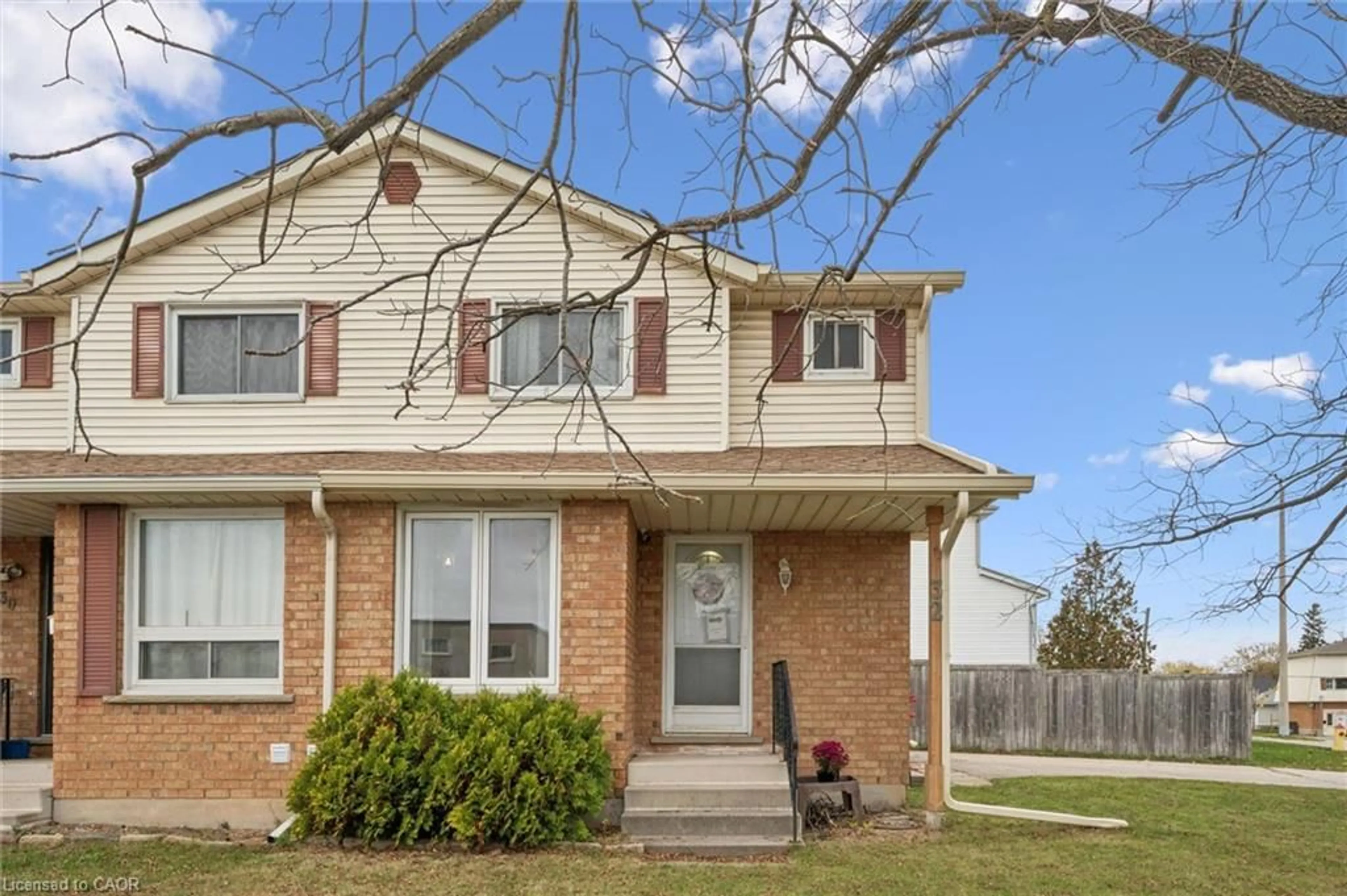Home with brick exterior material, street for 32 Jansen Ave, Kitchener Ontario N2A 2L3