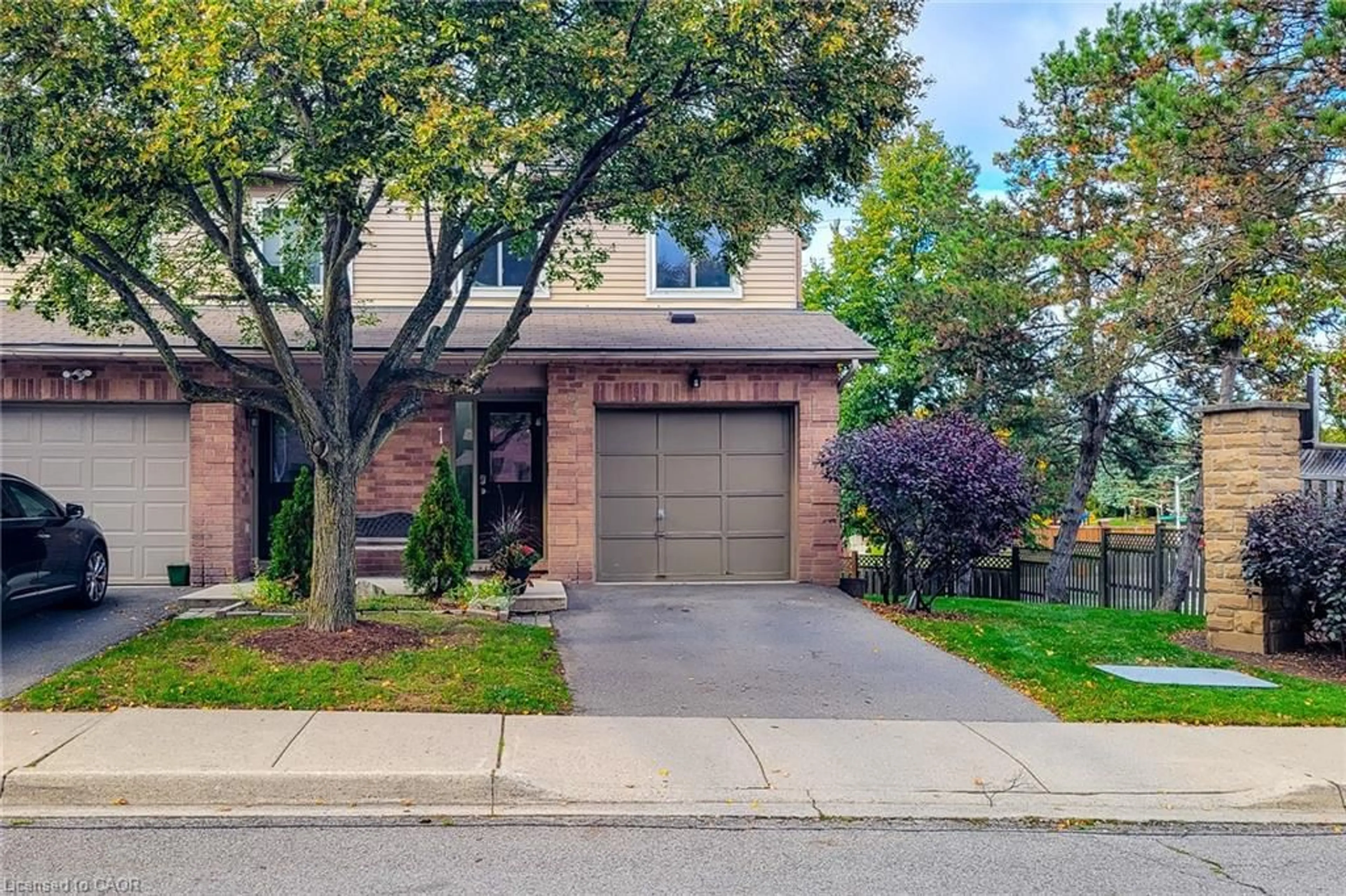 Home with brick exterior material, street for 26 Moss Blvd #1, Dundas Ontario L9H 6W7