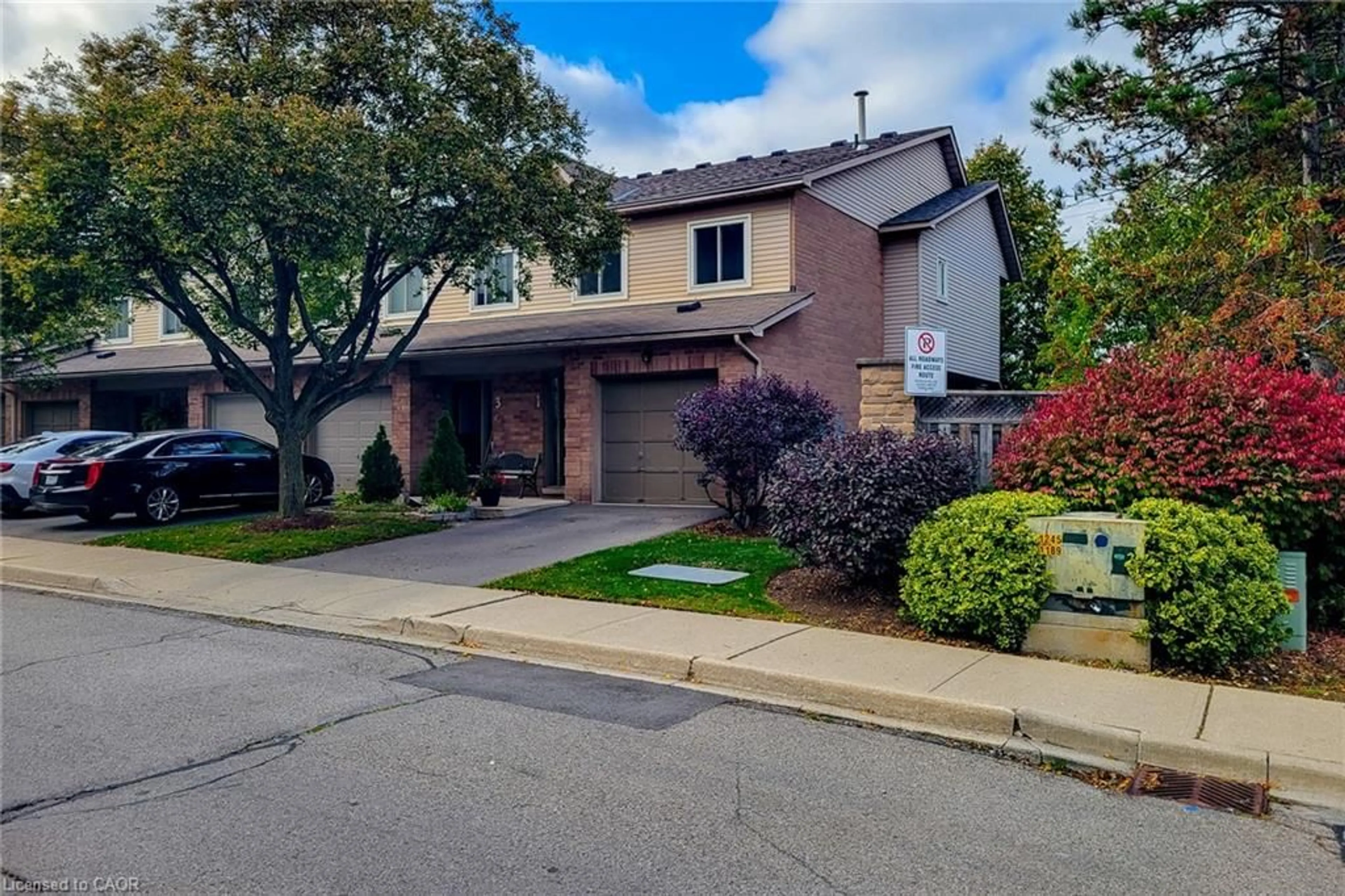 Home with brick exterior material, street for 26 Moss Blvd #1, Dundas Ontario L9H 6W7