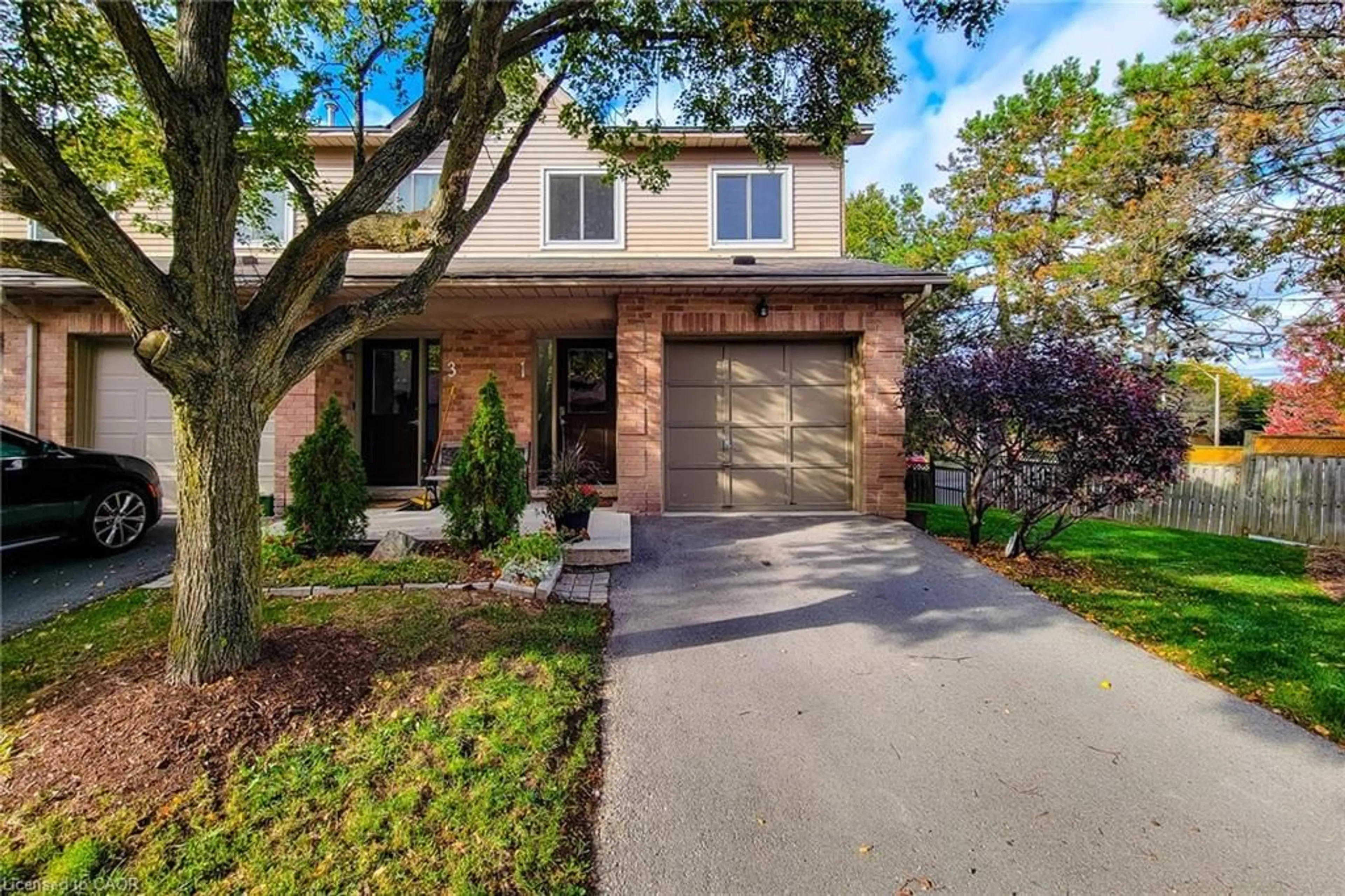 Home with brick exterior material, street for 26 Moss Blvd #1, Dundas Ontario L9H 6W7