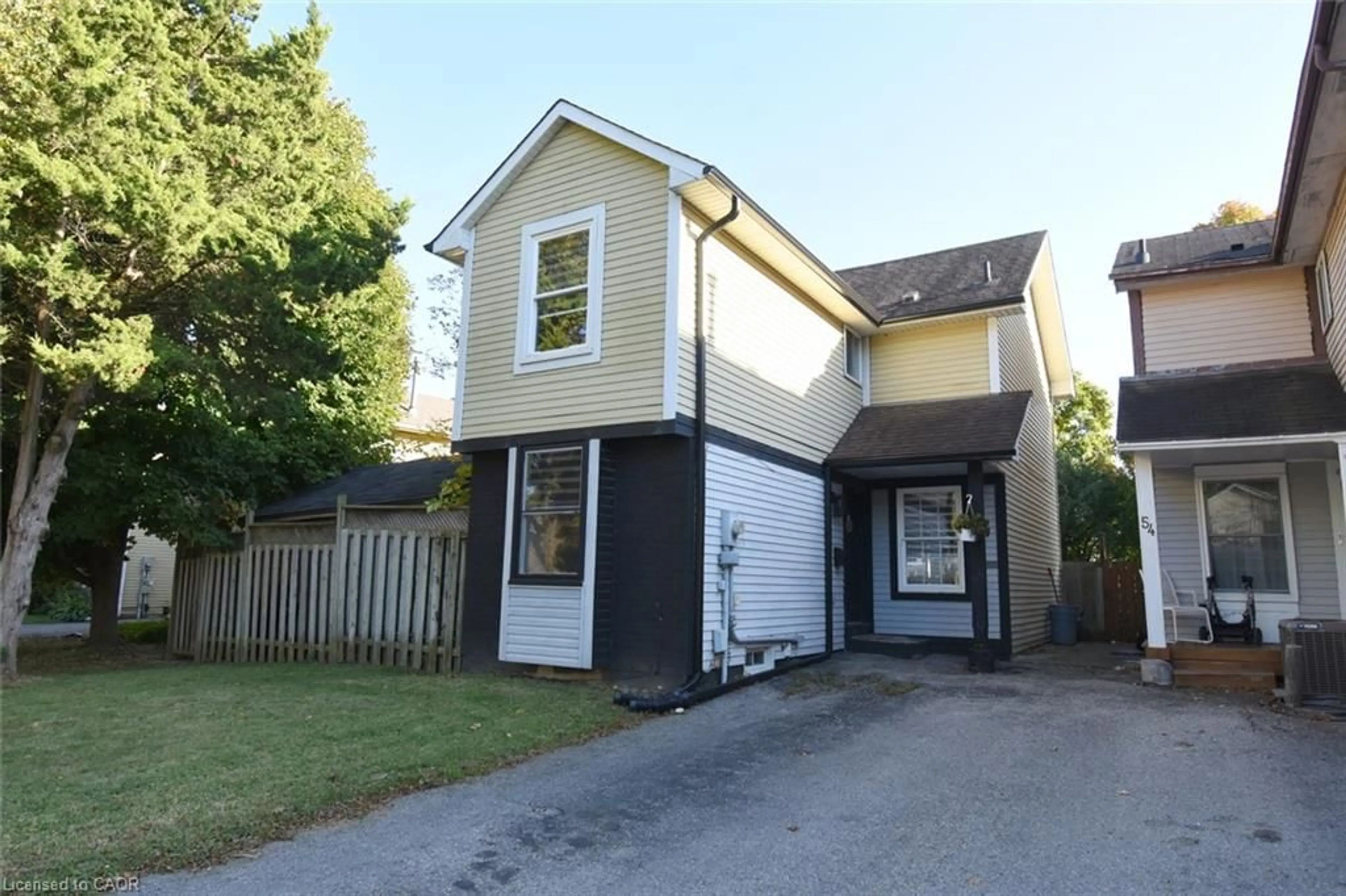 Home with vinyl exterior material, street for 56 Enfield Cres, Brantford Ontario N3P 1B2