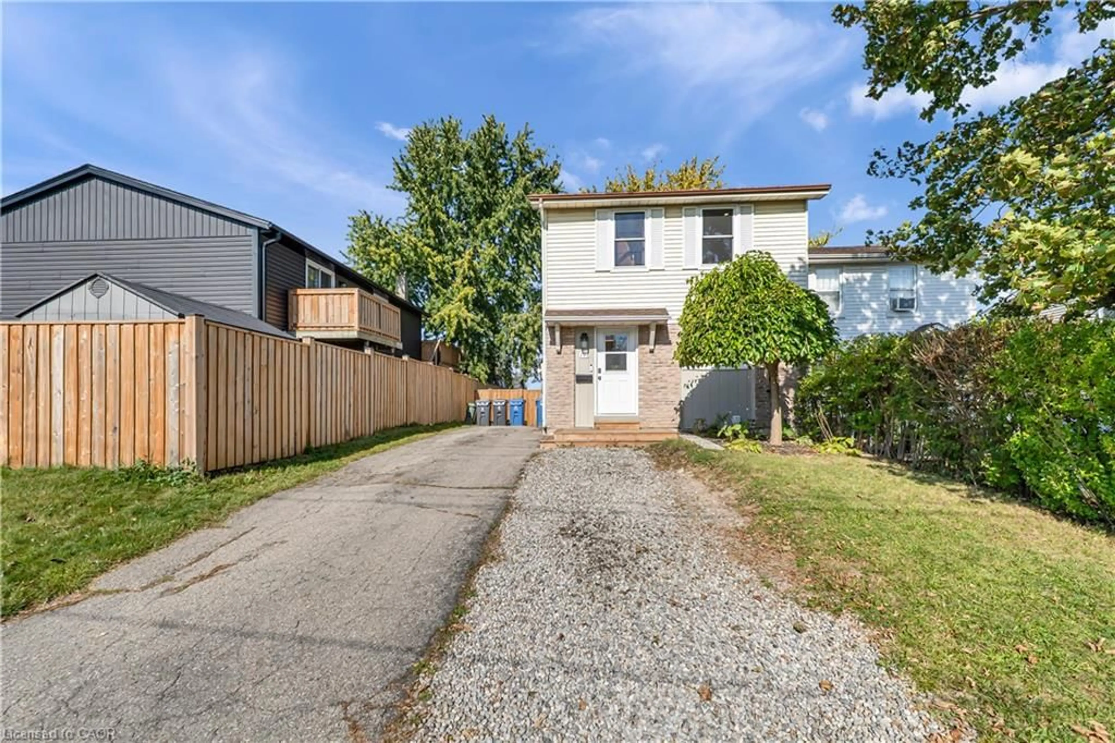 A pic from outside/outdoor area/front of a property/back of a property/a pic from drone, street for 195 Fife Rd, Guelph Ontario N1H 7J3