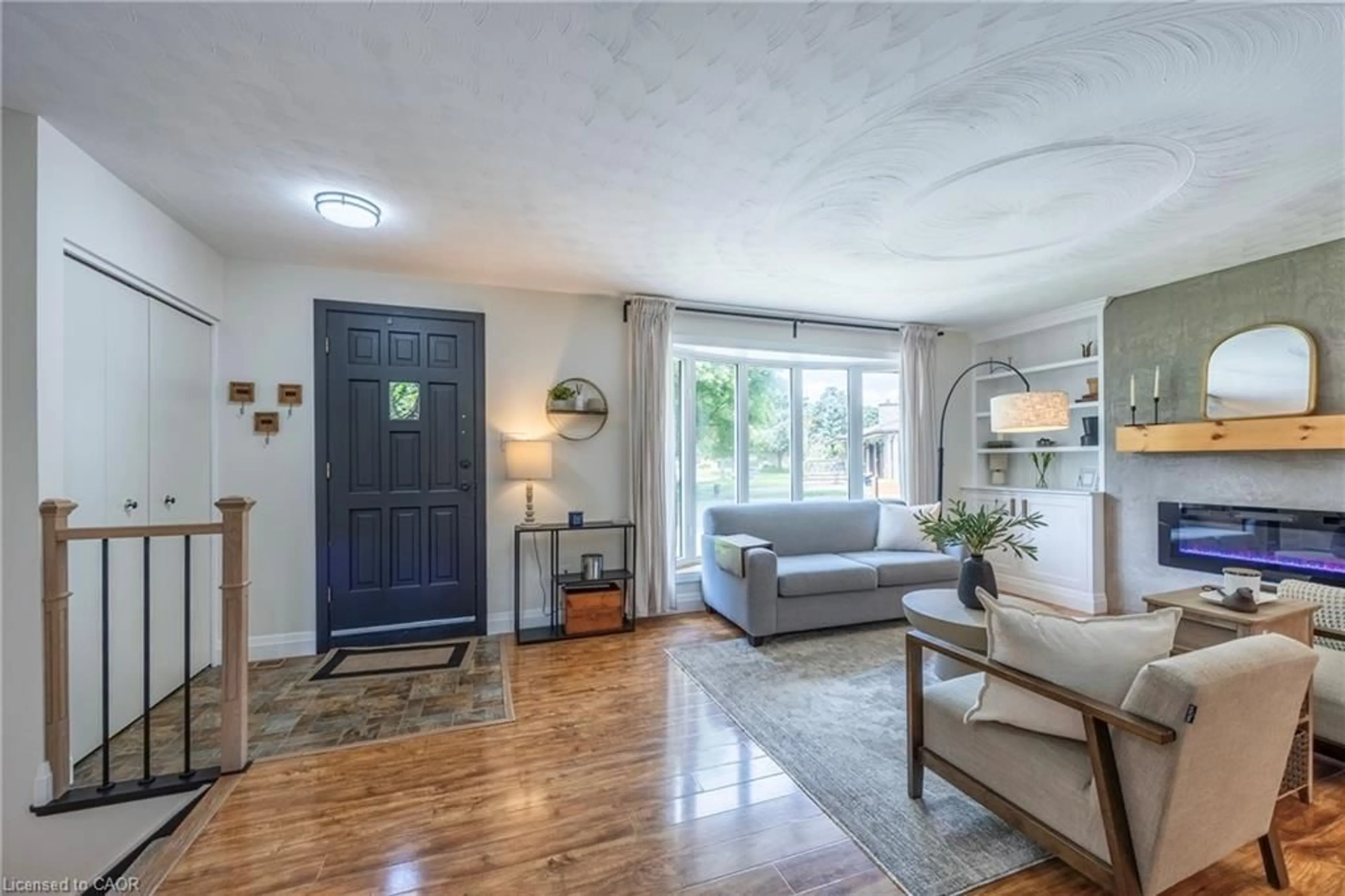Living room with furniture, unknown for 9 Normandy Cir, Simcoe Ontario N3Y 4J6