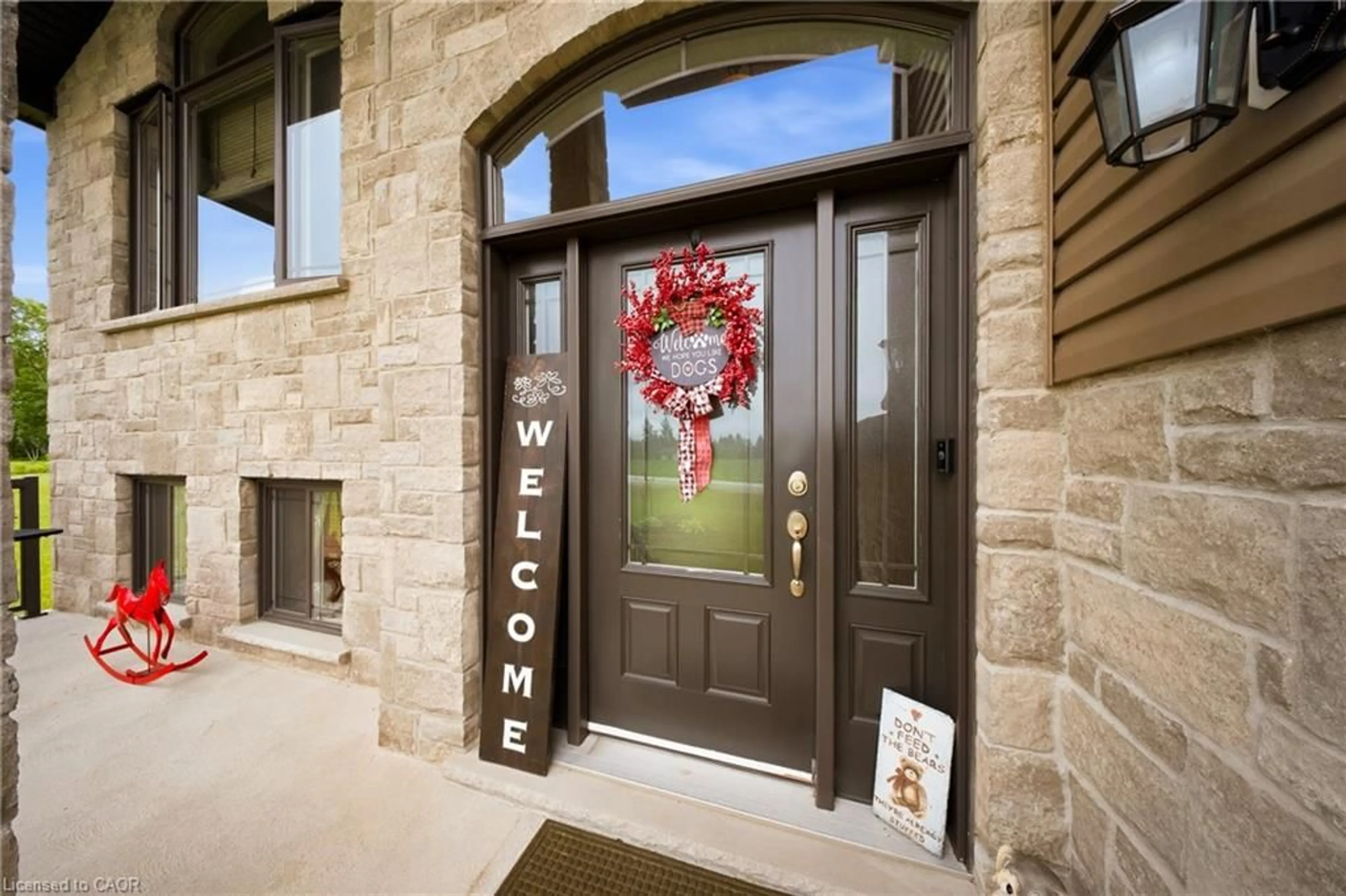 Indoor entryway for 206 Meredith Way, Grey Ontario N0H 1G0